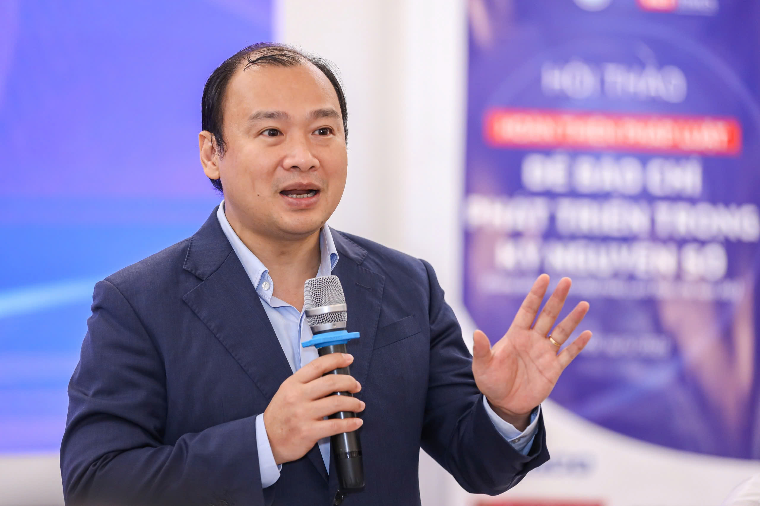 Đề xuất cấm trang thông tin điện tử tổng hợp, mạng xã hội tự sản xuất và phát tin bài như báo chí - Ảnh 2. tổ hợp báo chí - Ảnh 2.