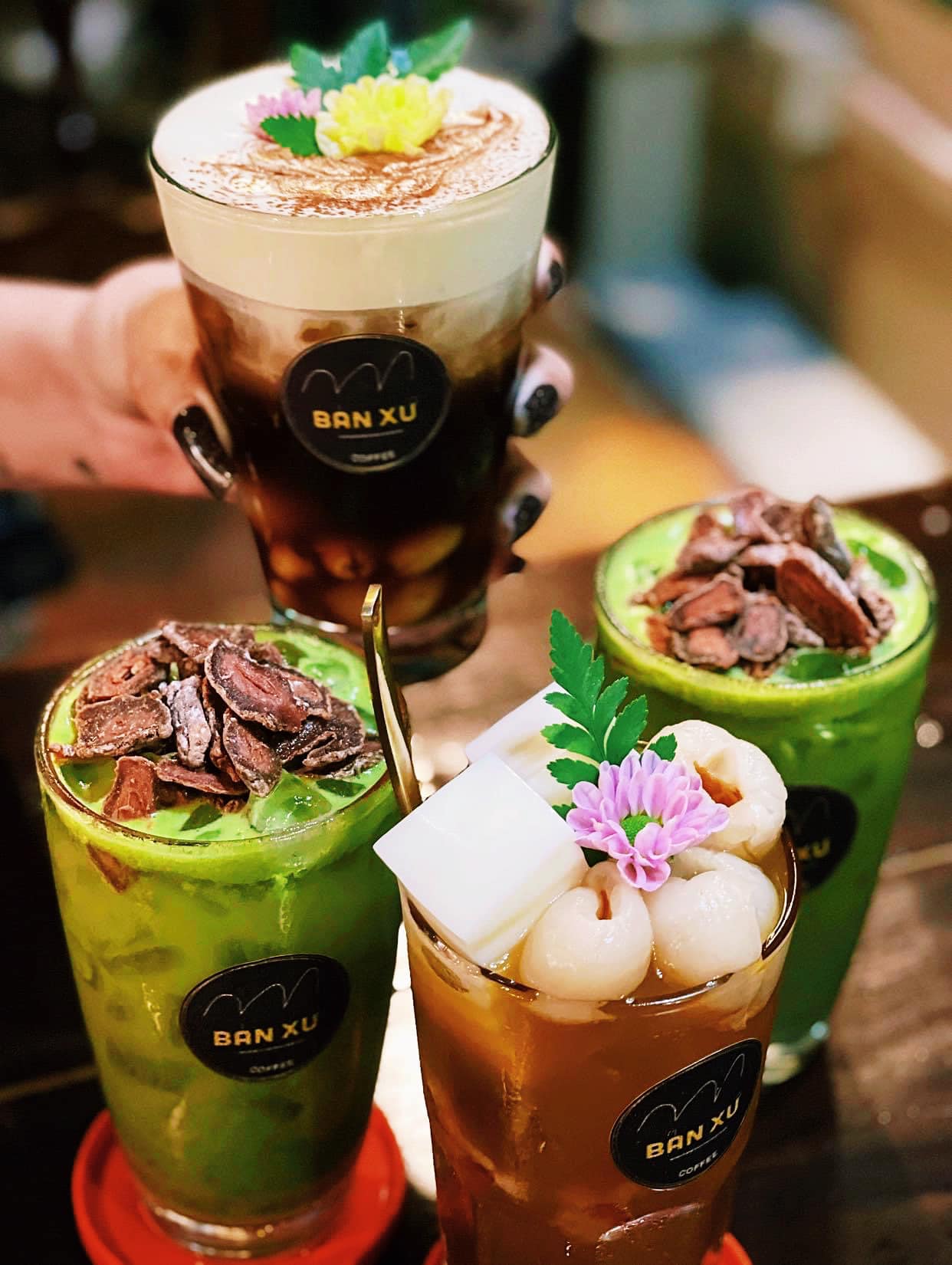 Vita a tömegszolgáltatást leállító „intézményi” kávézó körül Ha Longban - 1. kép. Tranh cãi quán cà phê ‘có căn’ tại Hạ Long ngưng dịch vụ đại trà - Ảnh 1.