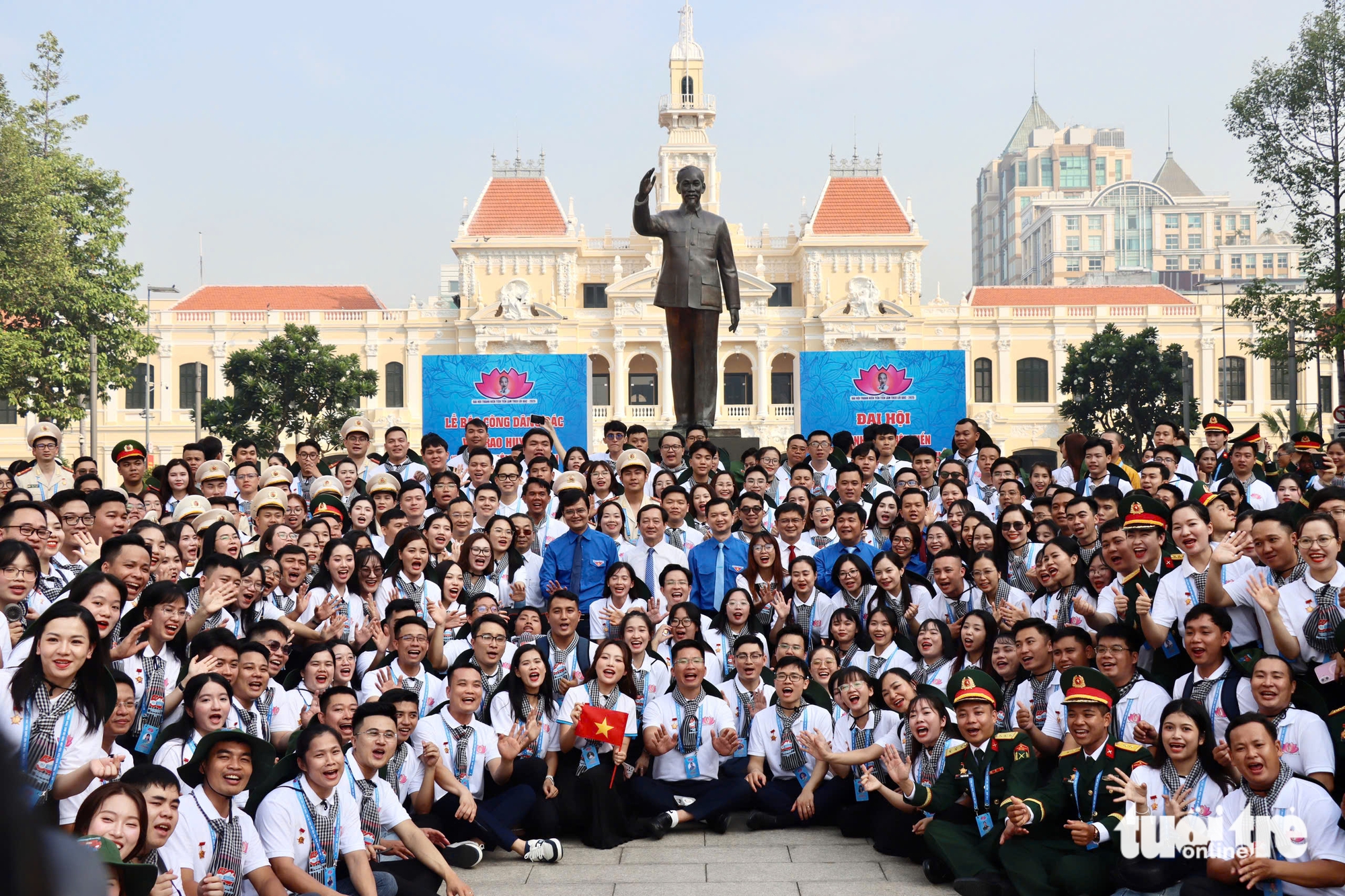 444 đại biểu Thanh niên tiên tiến làm theo lời Bác thắp sáng lý tưởng sống đẹp, sống có ích - Ảnh 2. 444 đại biểu Thanh niên tiên tiến làm theo lời Bác thắp sáng lý tưởng sống đẹp, sống có ích - Ảnh 2.