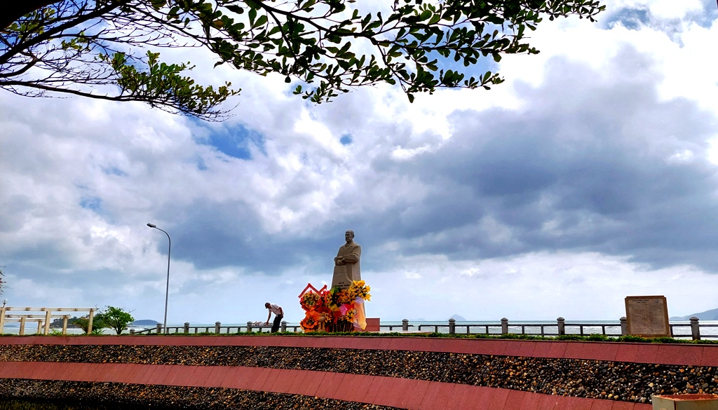 Nha Trang cho nhiều lãnh đạo xã phường được nghỉ việc sớm - Ảnh 1.