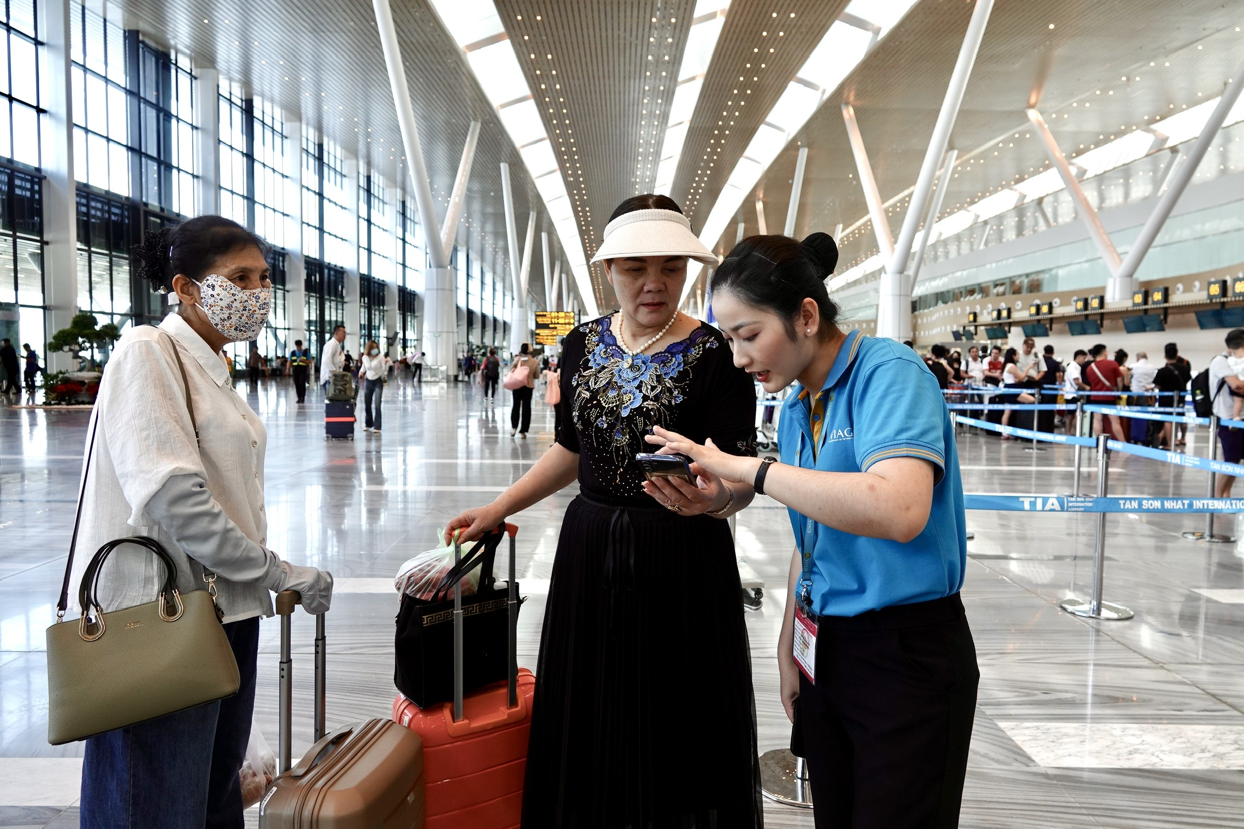 Nhà ga T3 Tân Sơn Nhất: Khách đi nhầm như 'cơm bữa', lòng vòng tìm chỗ gửi ô tô xe máy - Ảnh 2. Nhà ga T3 Tân Sơn Nhất: Khách đi nhầm như 'cơm bữa', lòng vòng tìm chỗ gửi ô tô, xe máy - Ảnh 2.