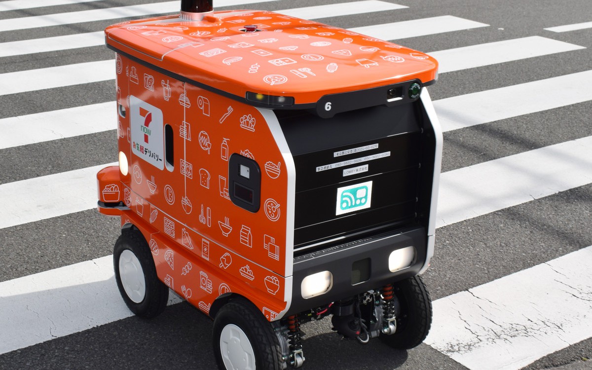 Seven-Eleven shows robots stocking shelves, doing cleaning - Ảnh 2.