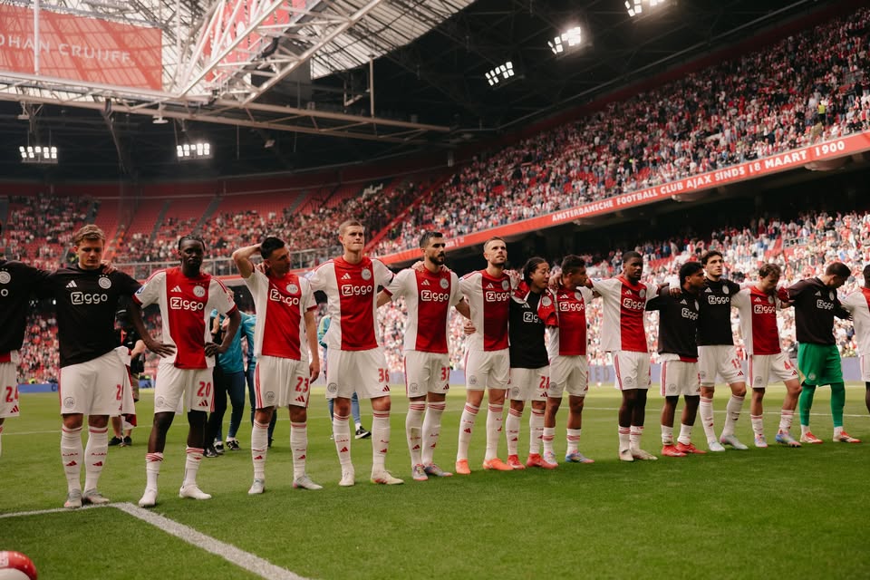 Ajax và hành trình ‘tự hủy’ ở mùa giải 2024-2025 - Ảnh 1.
