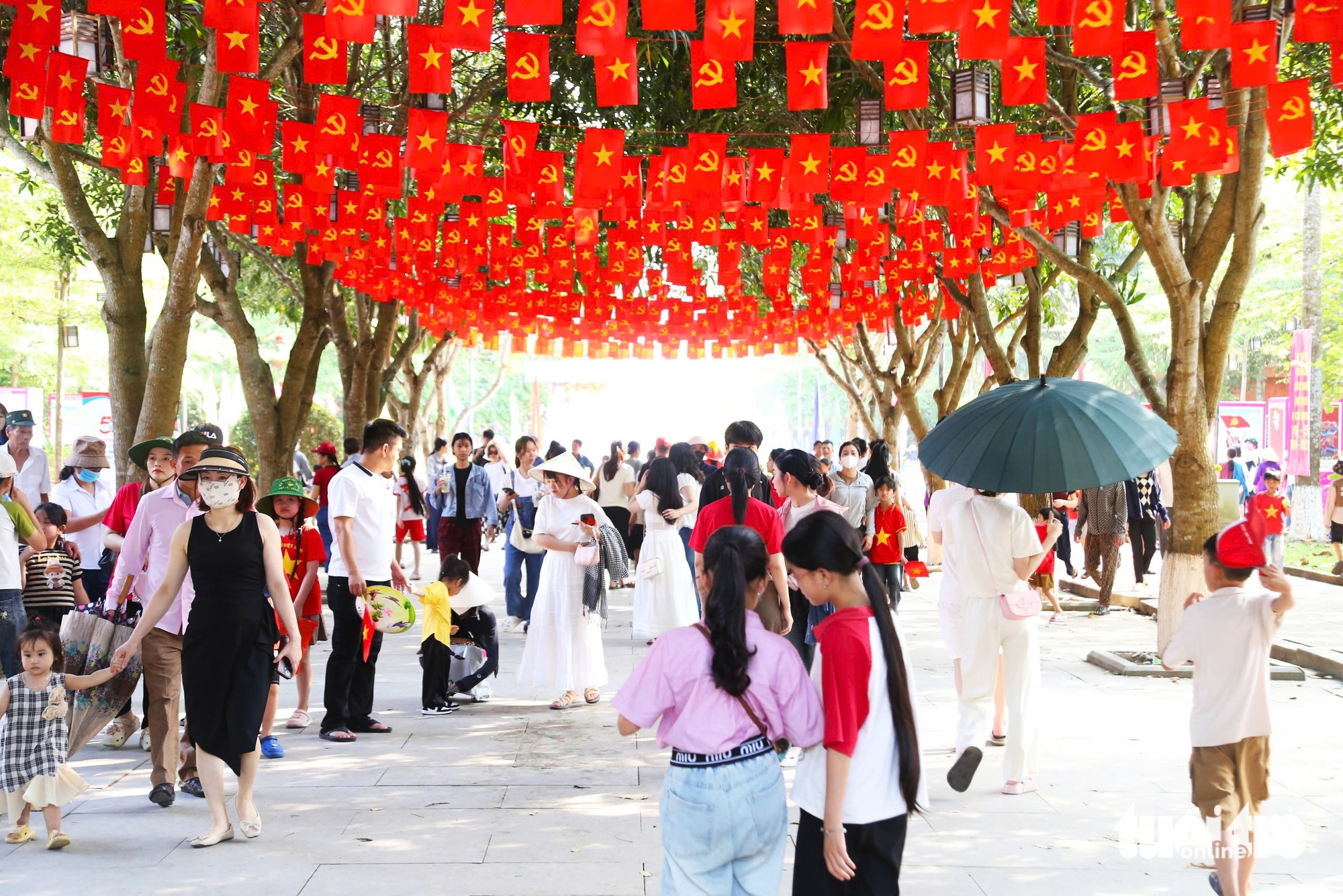 Người con muôn nẻo quê hương về Kim Liên dịp sinh nhật Bác - Ảnh 1.