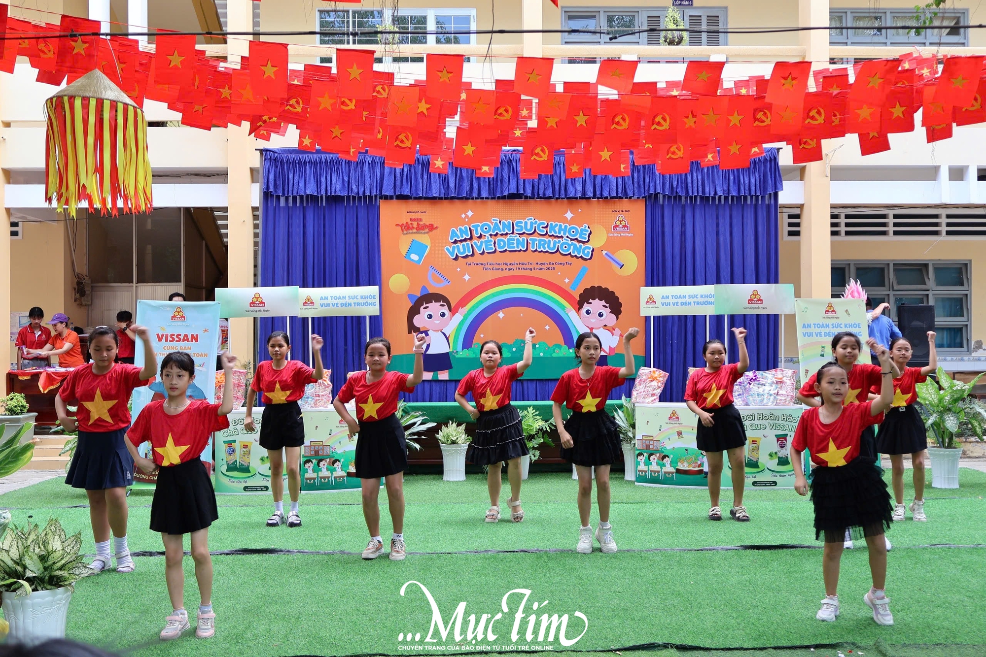 Học sinh Trường tiểu học Nguyễn Hữu Trí sôi nổi nhận diện 4 nhóm chất dinh dưỡng cần thiết - Ảnh 3.