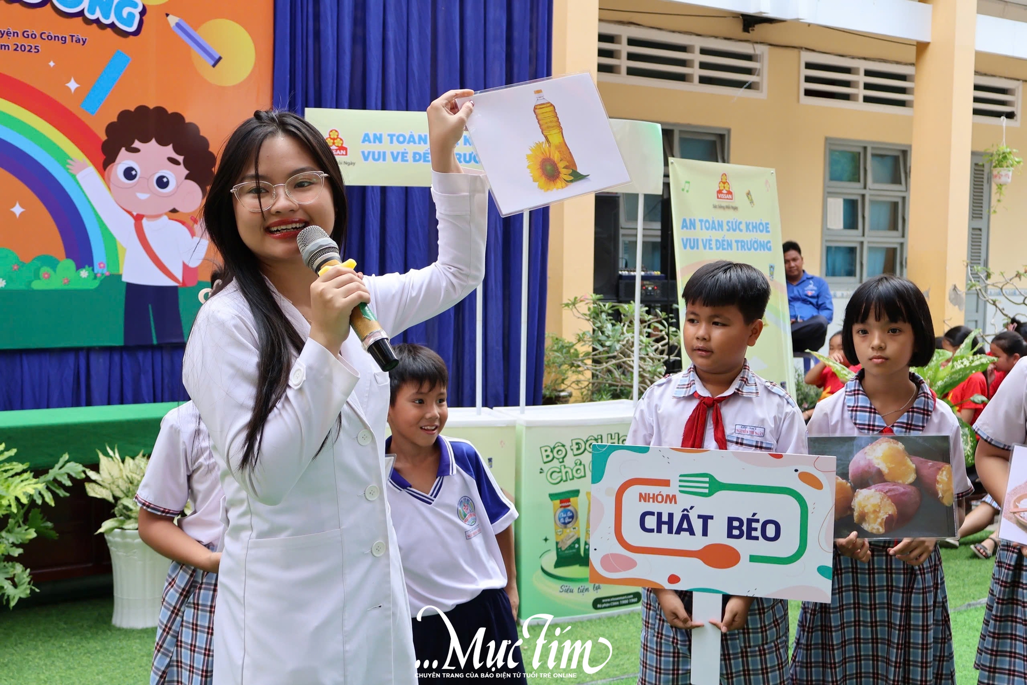 Học sinh Trường tiểu học Nguyễn Hữu Trí sôi nổi nhận diện 4 nhóm chất dinh dưỡng cần thiết - Ảnh 9.