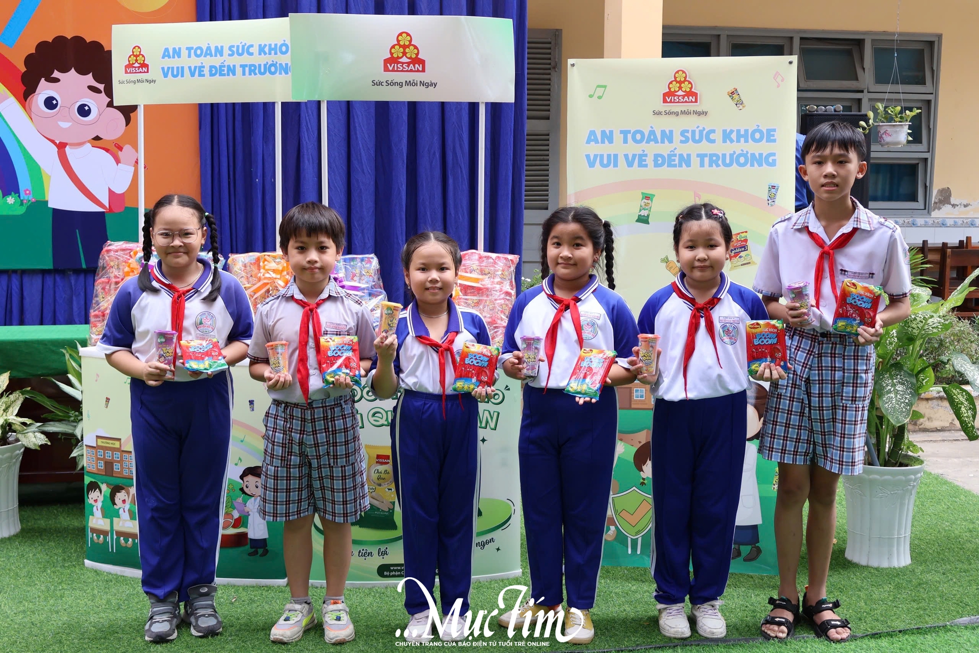 Học sinh Trường tiểu học Nguyễn Hữu Trí sôi nổi nhận diện 4 nhóm chất dinh dưỡng cần thiết - Ảnh 13.
