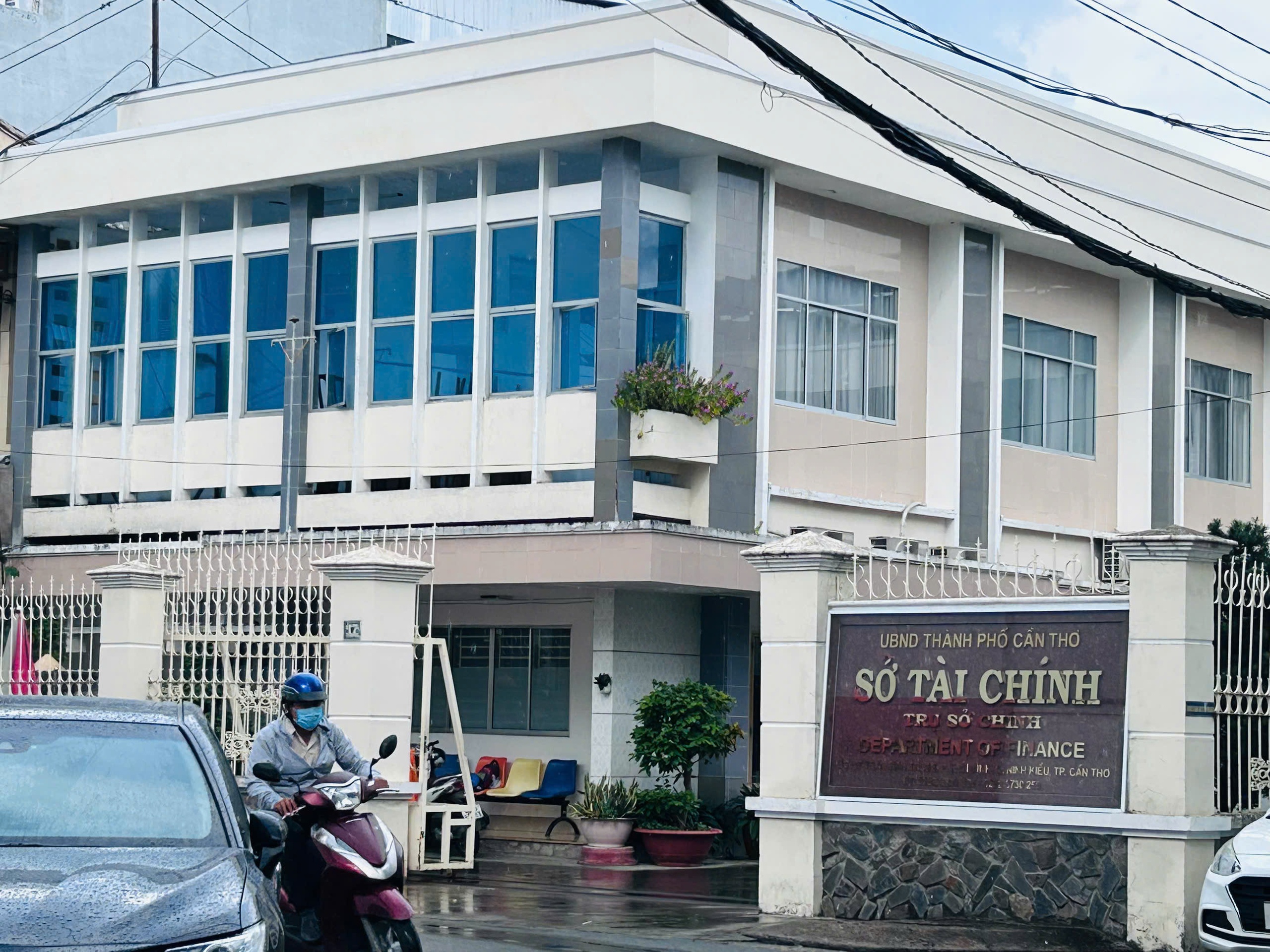 Nhiều cơ quan ở Cần Thơ thay đổi trụ sở làm việc sau sáp nhập - Ảnh 1.