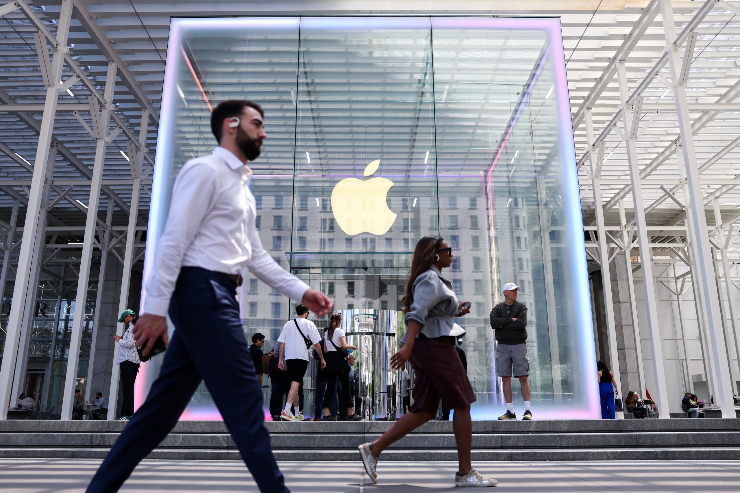 Apple thông báo phần lớn sản phẩm của họ bán tại Mỹ sẽ đến từ Ấn Độ và Việt Nam - Ảnh 1.
