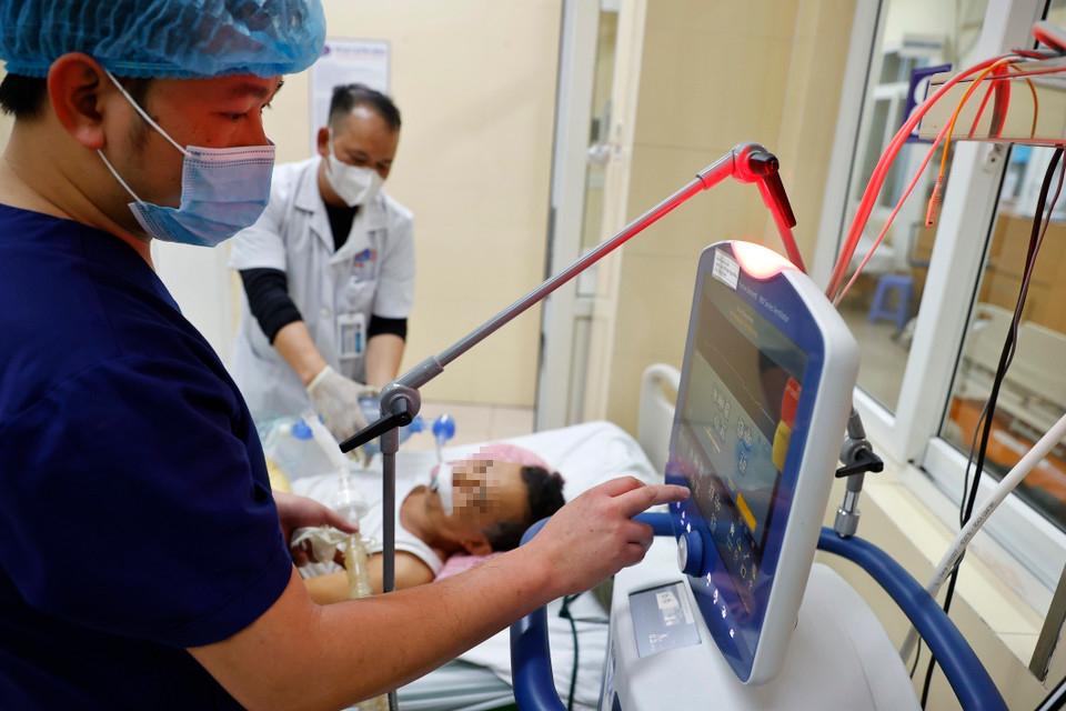 Ngày nghỉ đại lễ, hơn 73.000 lượt người khám bệnh, cấp cứu - Ảnh 1.