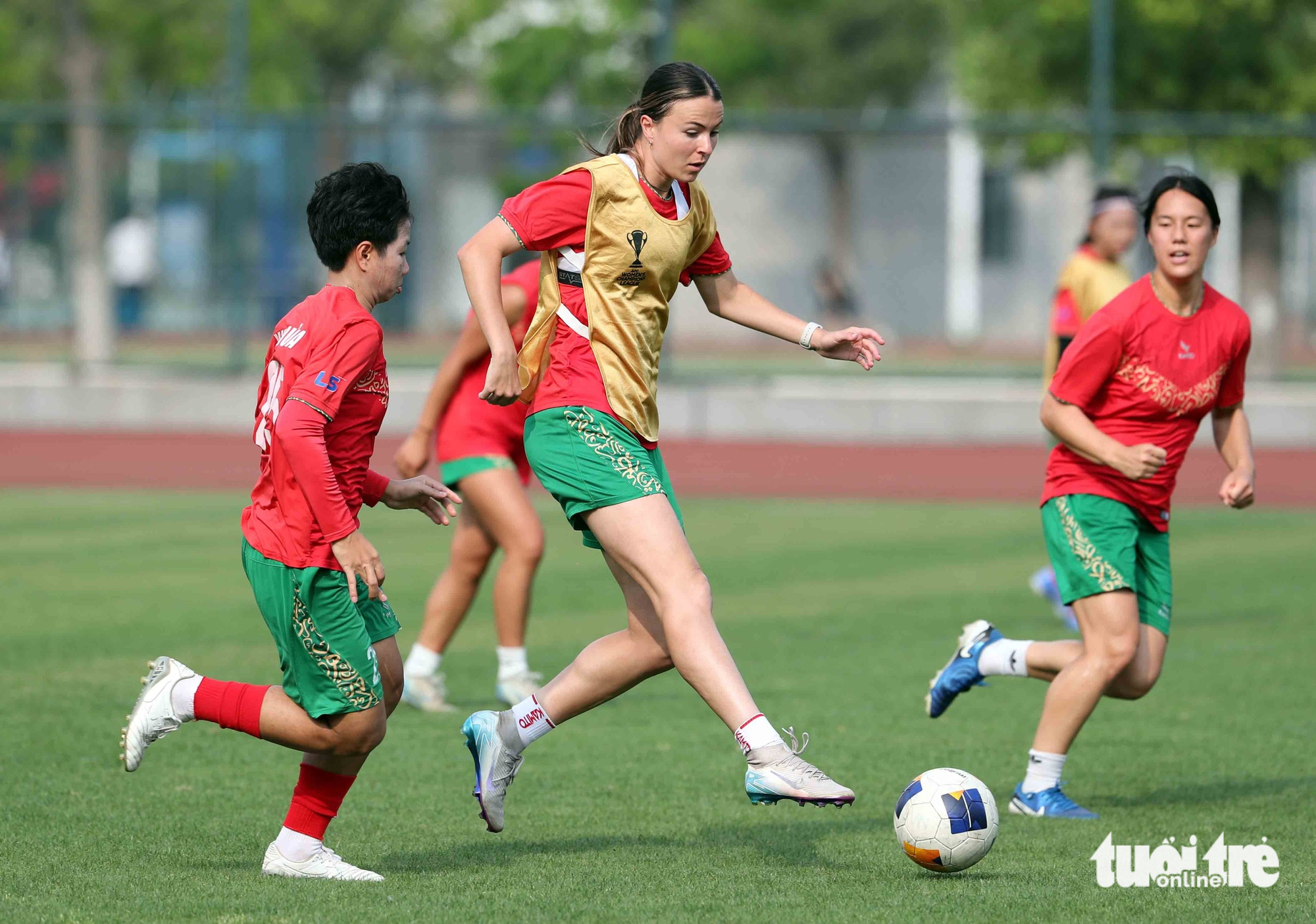 CLB nữ TP.HCM chốt đội hình đá với đội bóng Trung Quốc - Ảnh 1.