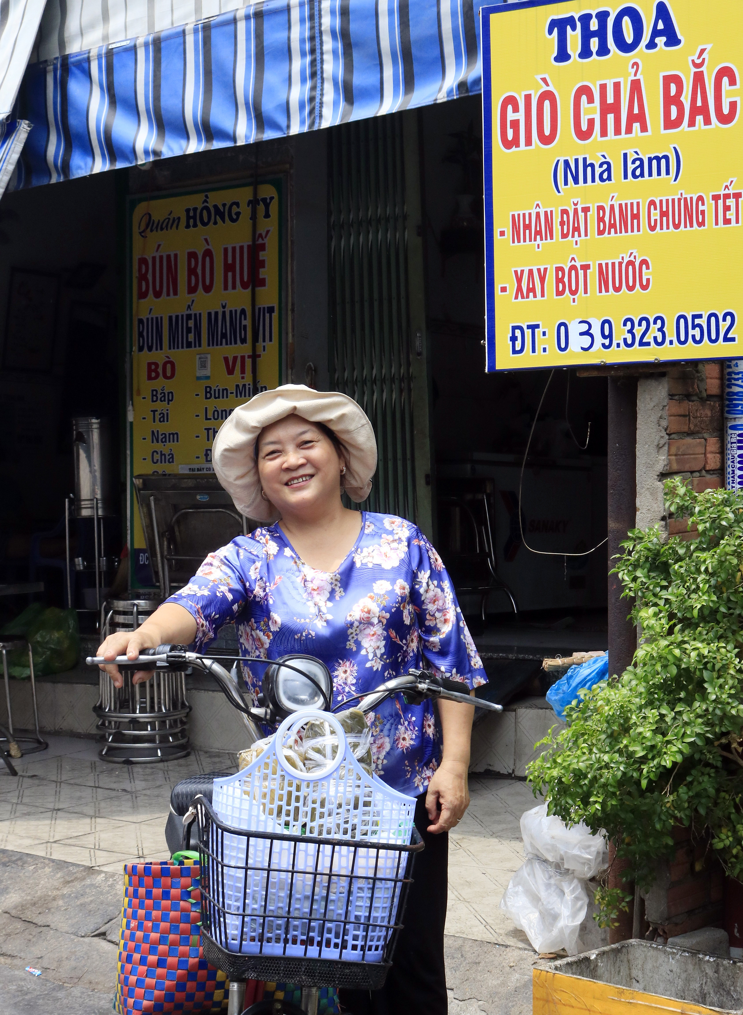 Sài Gòn - TP.HCM - miền đất hứa bao phận người - Kỳ 4: Từ gánh hàng rong đến cuộc sống đủ đầy - Ảnh 1. TP.HCM - Ảnh 1.