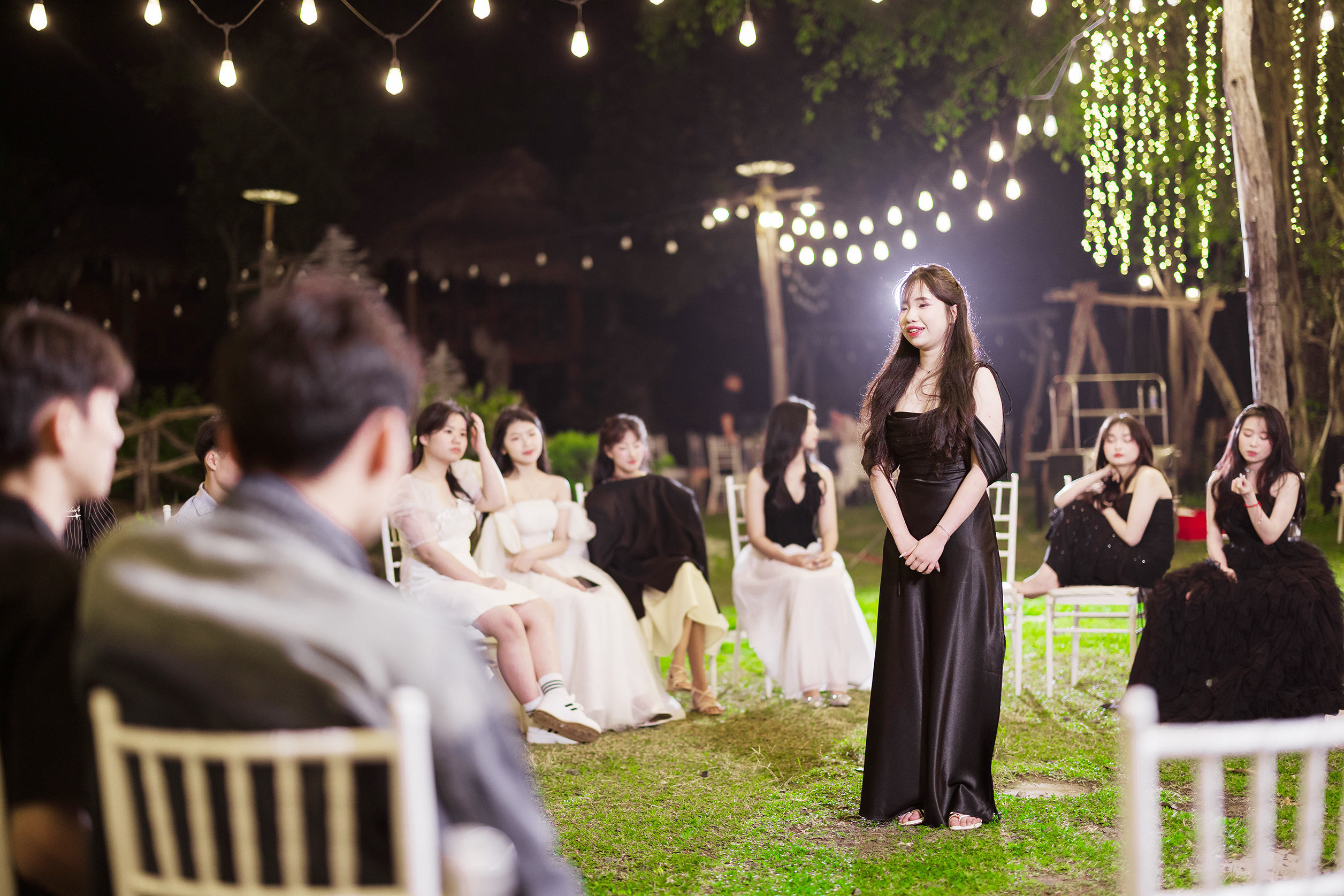 Không khí chuẩn bị prom rần rần ở các trường - Ảnh 5.