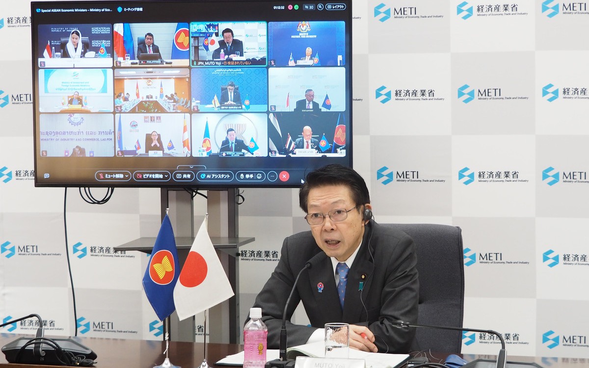  Japan to strengthen economic cooperation with ASEAN: Iwaya - Ảnh 2.