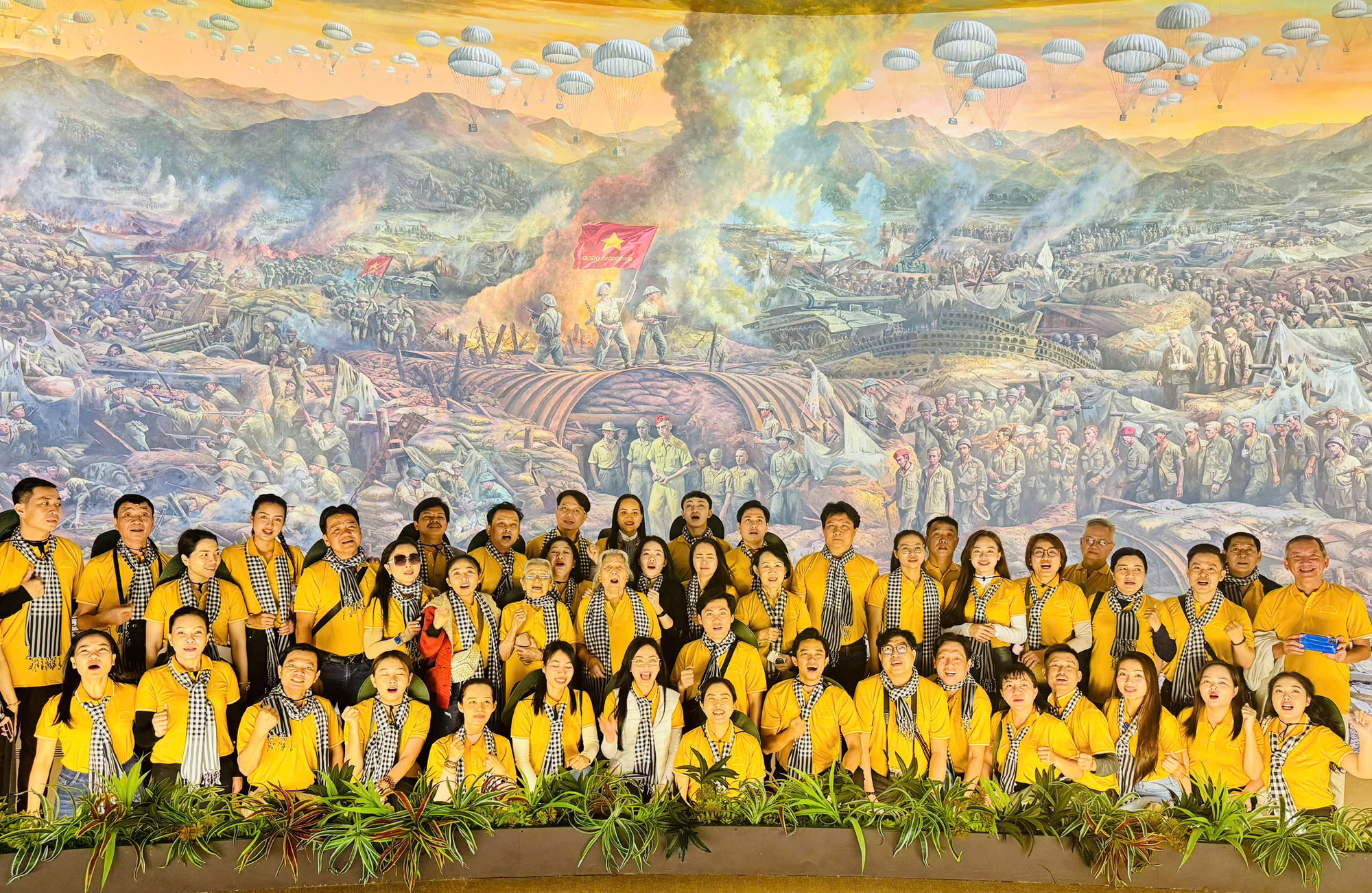 Hơn 100 văn nghệ sĩ tham gia hành trình về nguồn 2025 tại 4 tỉnh - Ảnh 1. hành trình về nguồn - Ảnh 1.
