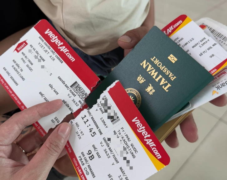 Từ vụ xé vé máy bay: Khách đến nhà đón sao cho phải? - Ảnh 1.