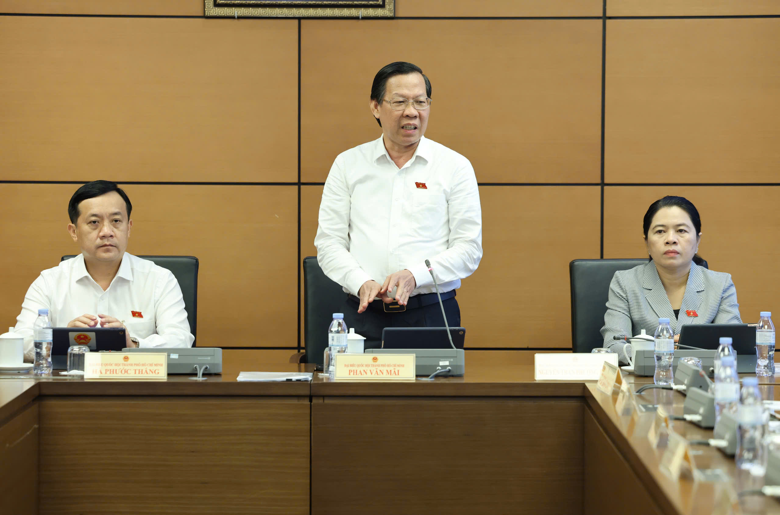 Đại biểu Quốc hội: Cha mẹ khá giả tự nguyện từ chối hỗ trợ, miễn học phí, được không? - Ảnh 1.