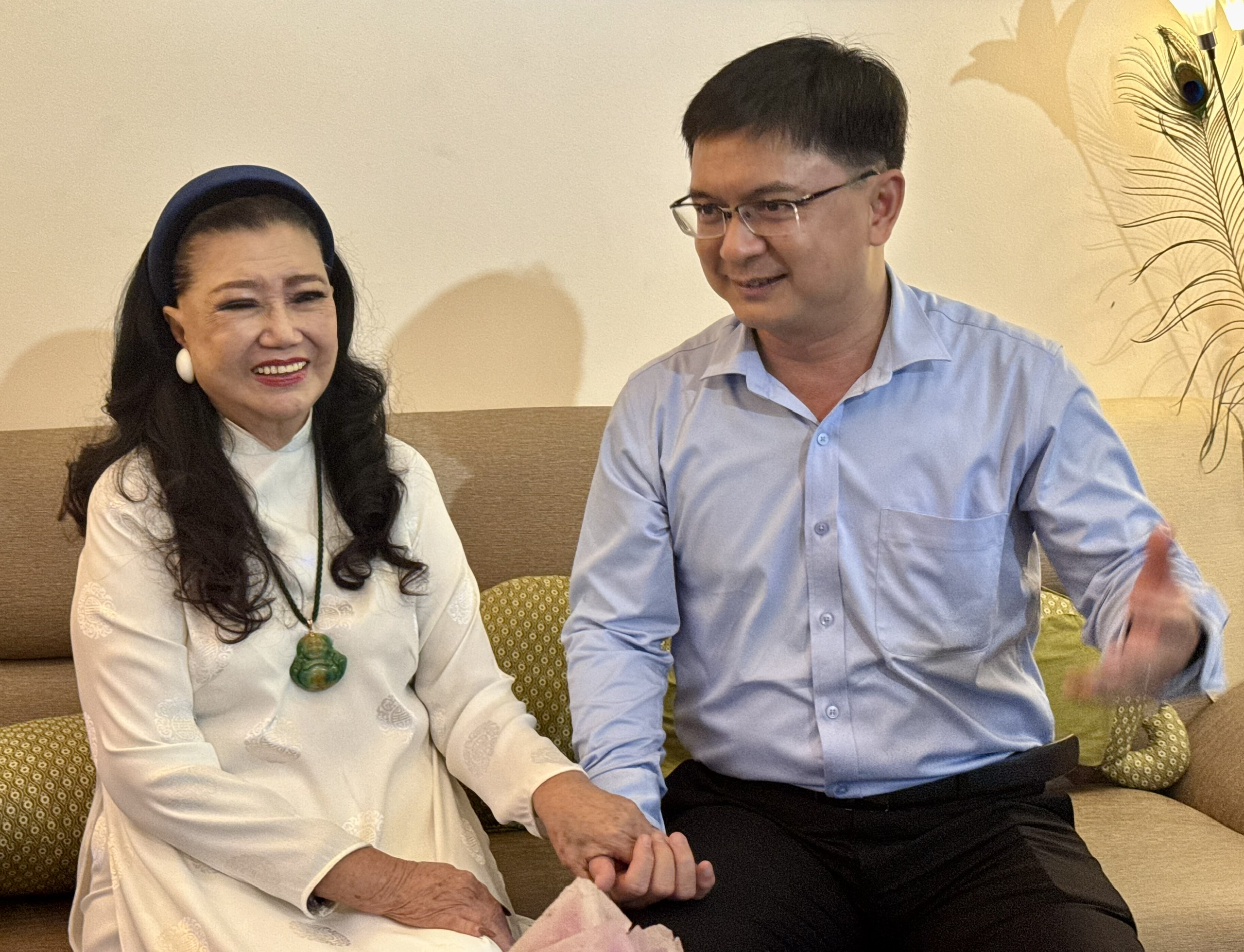 Lãnh đạo Ban Tuyên giáo Thành ủy TP.HCM thăm hỏi văn nghệ sĩ tiêu biểu - Ảnh 3. Ban Tuyên giáo Thành ủy TP.HCM thăm nghệ sĩ Kim Cương, Trần Xuân Tiến, Nguyễn Hữu Lộc - Ảnh 3.