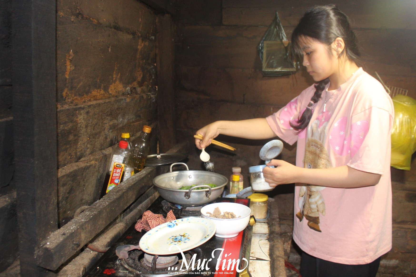 Nhọc nhằn hành trình đi tìm con chữ của học trò Đắk Nông- Ảnh 1.