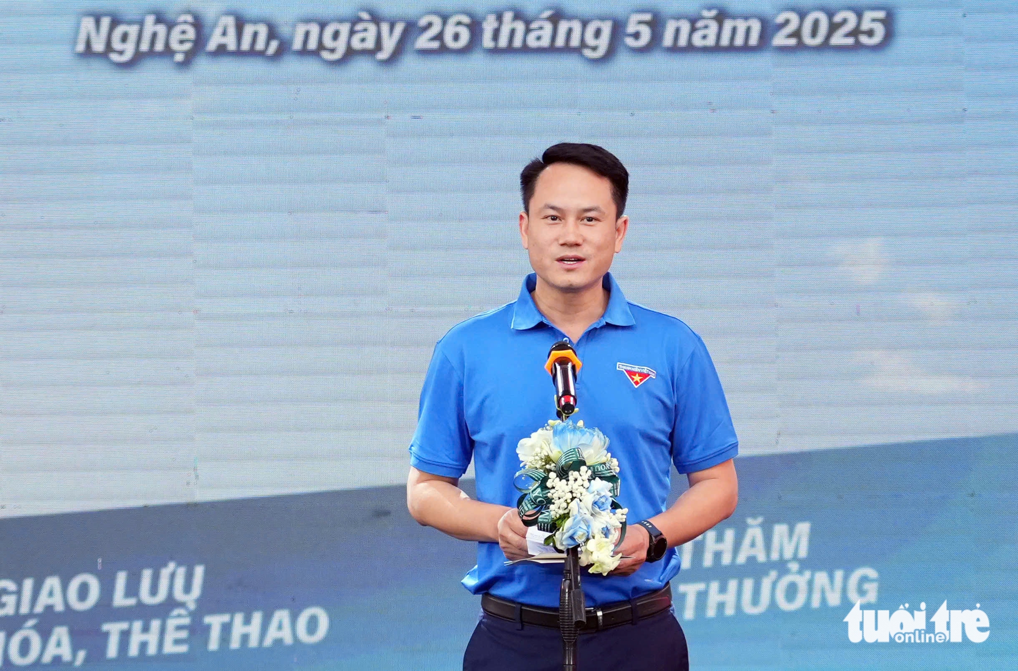 thanh niên - Ảnh 1.