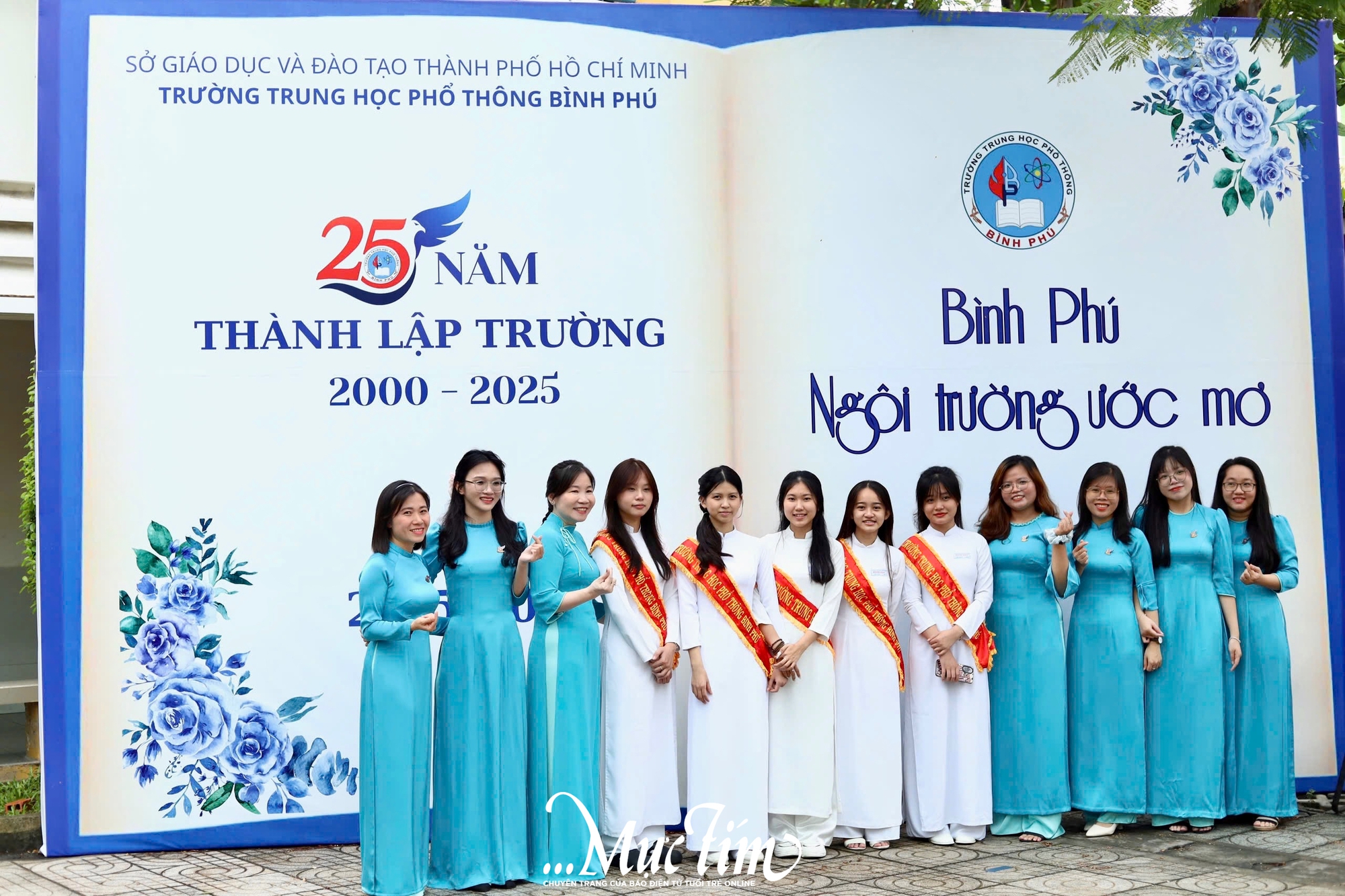 Ấm áp lễ kỷ niệm 25 năm thành lập Trường THPT Bình Phú- Ảnh 1.