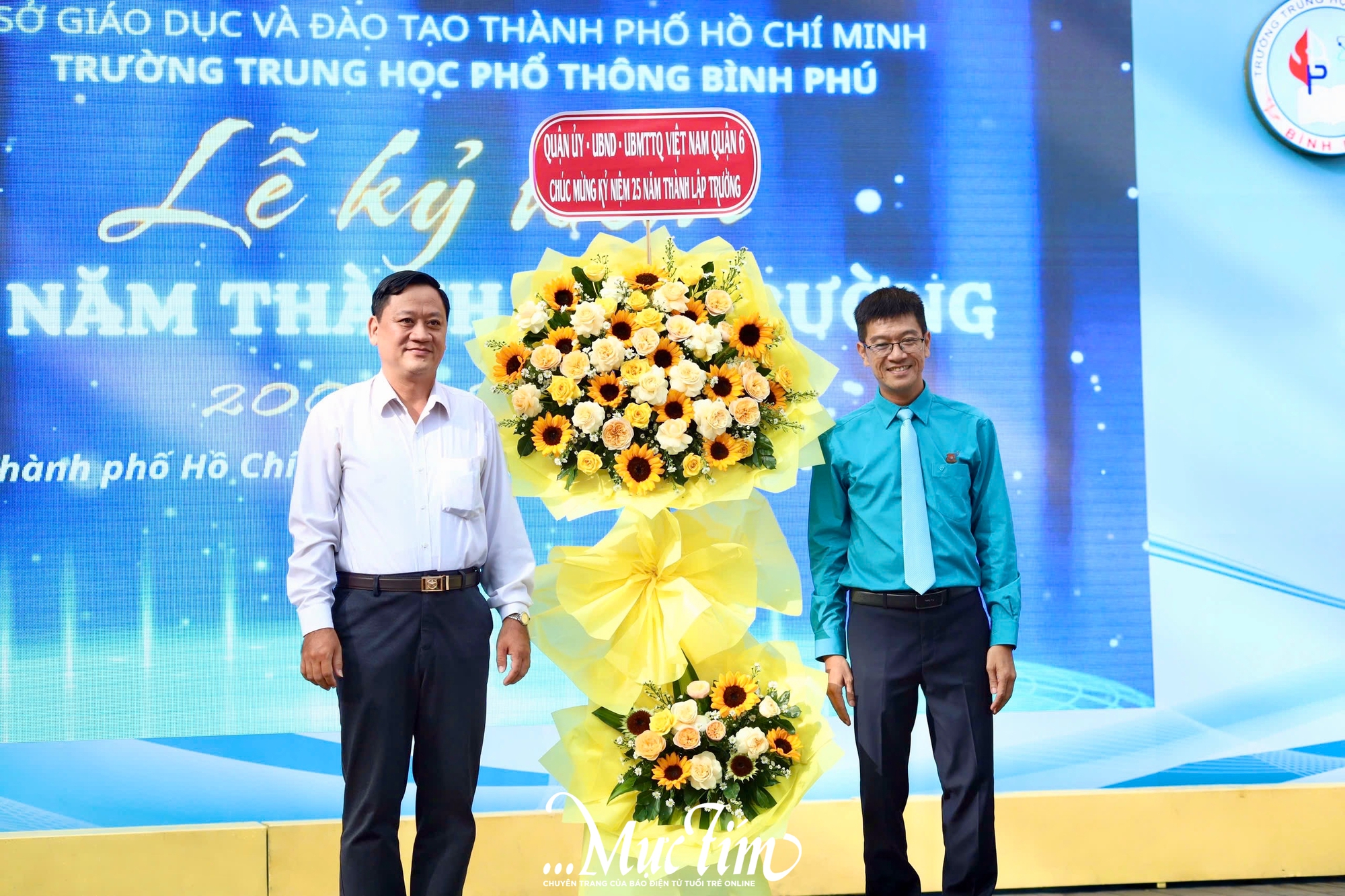 Ấm áp lễ kỷ niệm 25 năm thành lập Trường THPT Bình Phú- Ảnh 5.