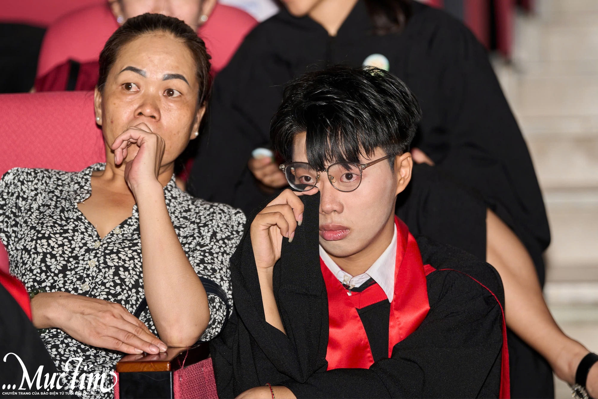 Cô giáo phát biểu trong lễ trưởng thành: 'Học sinh gọi tôi là má, mẫu hậu...' - Ảnh 3.