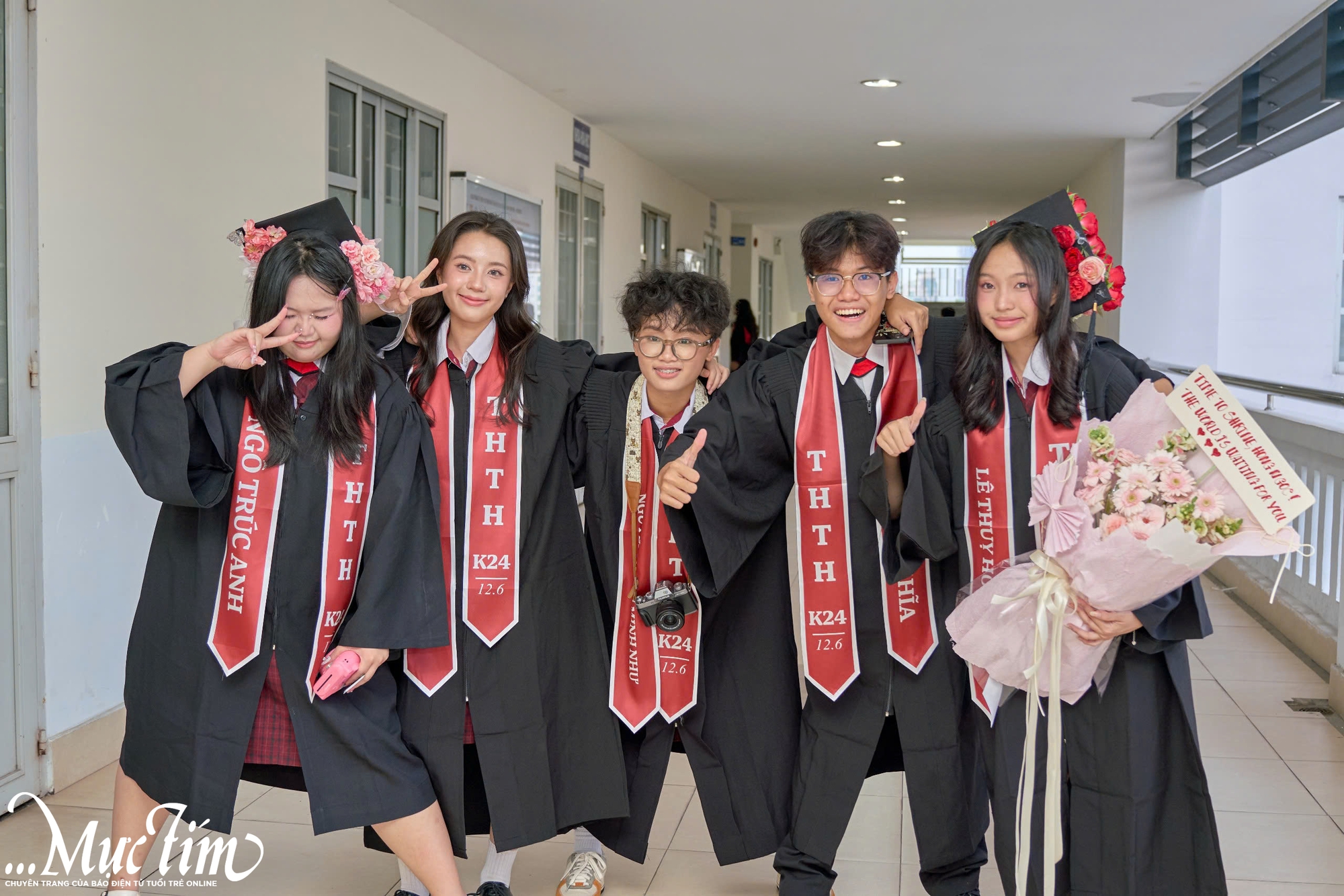 Cô giáo phát biểu trong lễ trưởng thành: 'Học sinh gọi tôi là má, mẫu hậu...' - Ảnh 11.