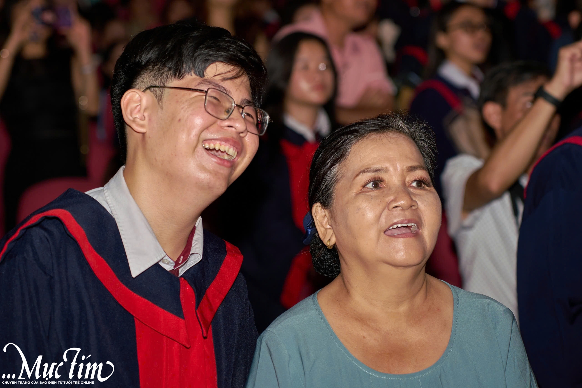 Cô giáo phát biểu trong lễ trưởng thành: 'Học sinh gọi tôi là má, mẫu hậu...' - Ảnh 14.
