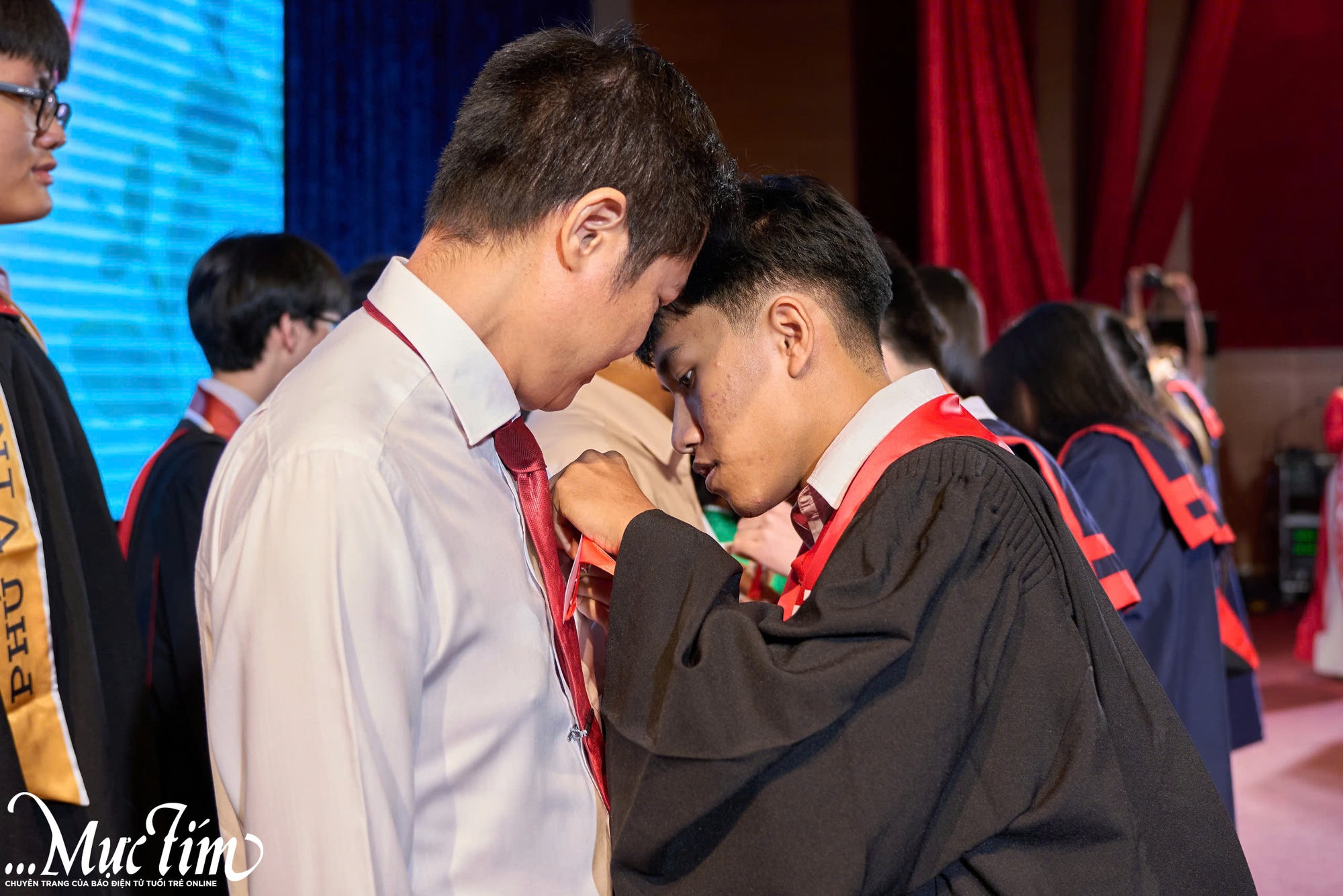 Cô giáo phát biểu trong lễ trưởng thành: 'Học sinh gọi tôi là má, mẫu hậu...' - Ảnh 15.
