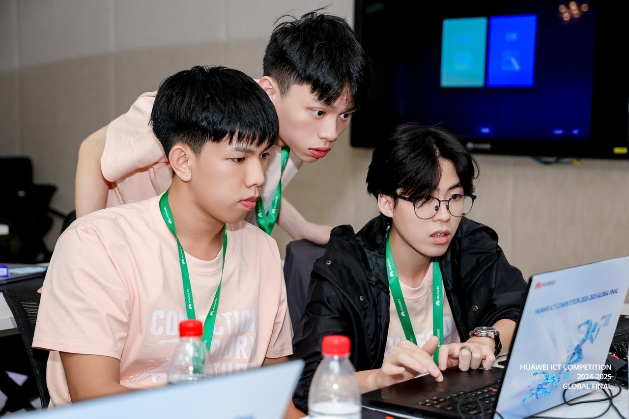Sinh viên Việt Nam phá kỷ lục cuộc thi toàn cầu Huawei ICT Competition - Ảnh 1. sinh viên Việt Nam - Ảnh 1.