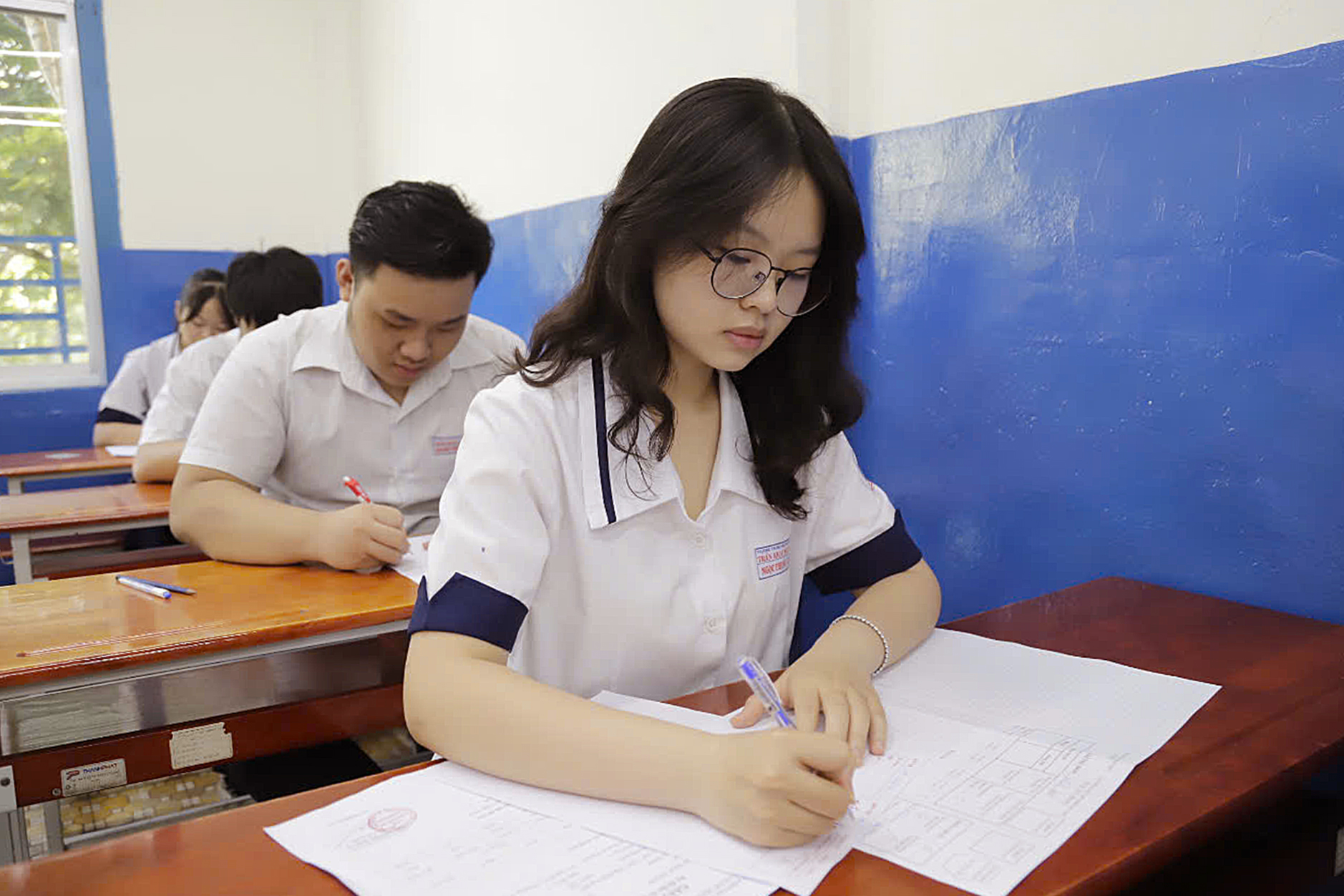 Hơn 100.000 học sinh lớp 12 ở TP.HCM thi thử tốt nghiệp THPT - Ảnh 1.