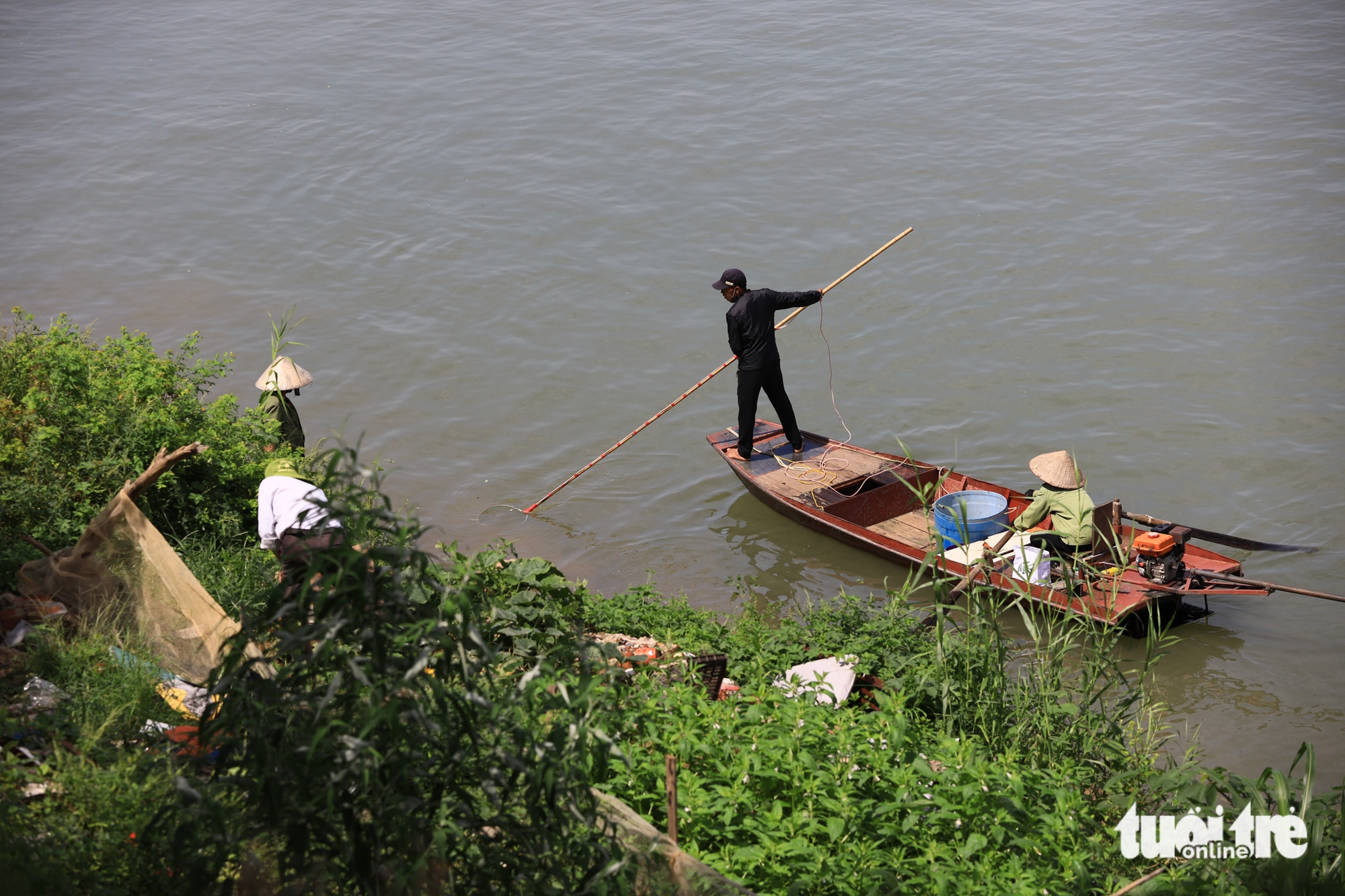 Kích điện tận diệt cá dưới chân cầu Long Biên: Cục Thủy sản và Kiểm ngư đề nghị xử lý nghiêm - Ảnh 2.