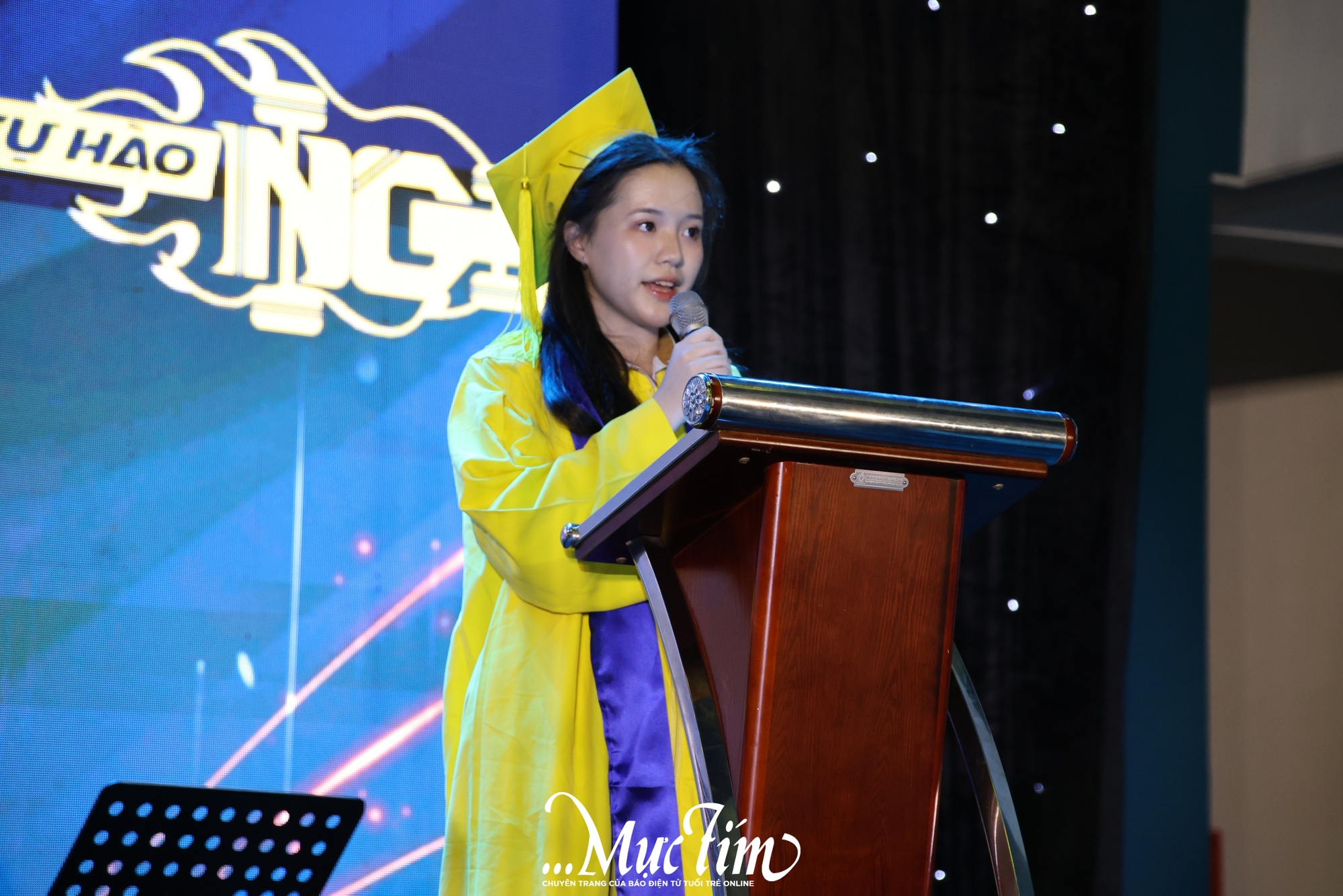 Những cái ôm cảm xúc tại lễ tri ân Trường THCS Nguyễn Gia Thiều- Ảnh 3.