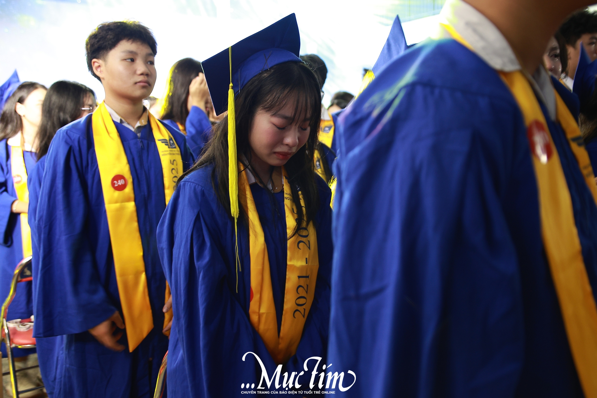 Những cái ôm cảm xúc tại lễ tri ân Trường THCS Nguyễn Gia Thiều- Ảnh 6.