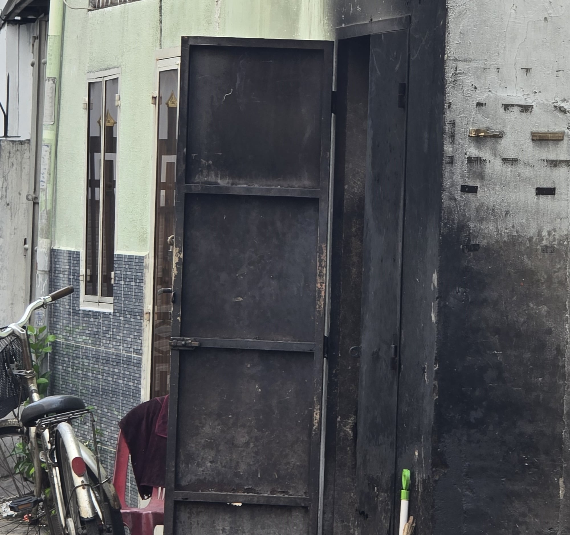 This Ho Chi Minh City stall cooks ‘bun rieu’ over firewood for nearly half a century- Ảnh 4. This Ho Chi Minh City stall cooks ‘bun rieu’ over firewood for nearly half a century- Ảnh 4.