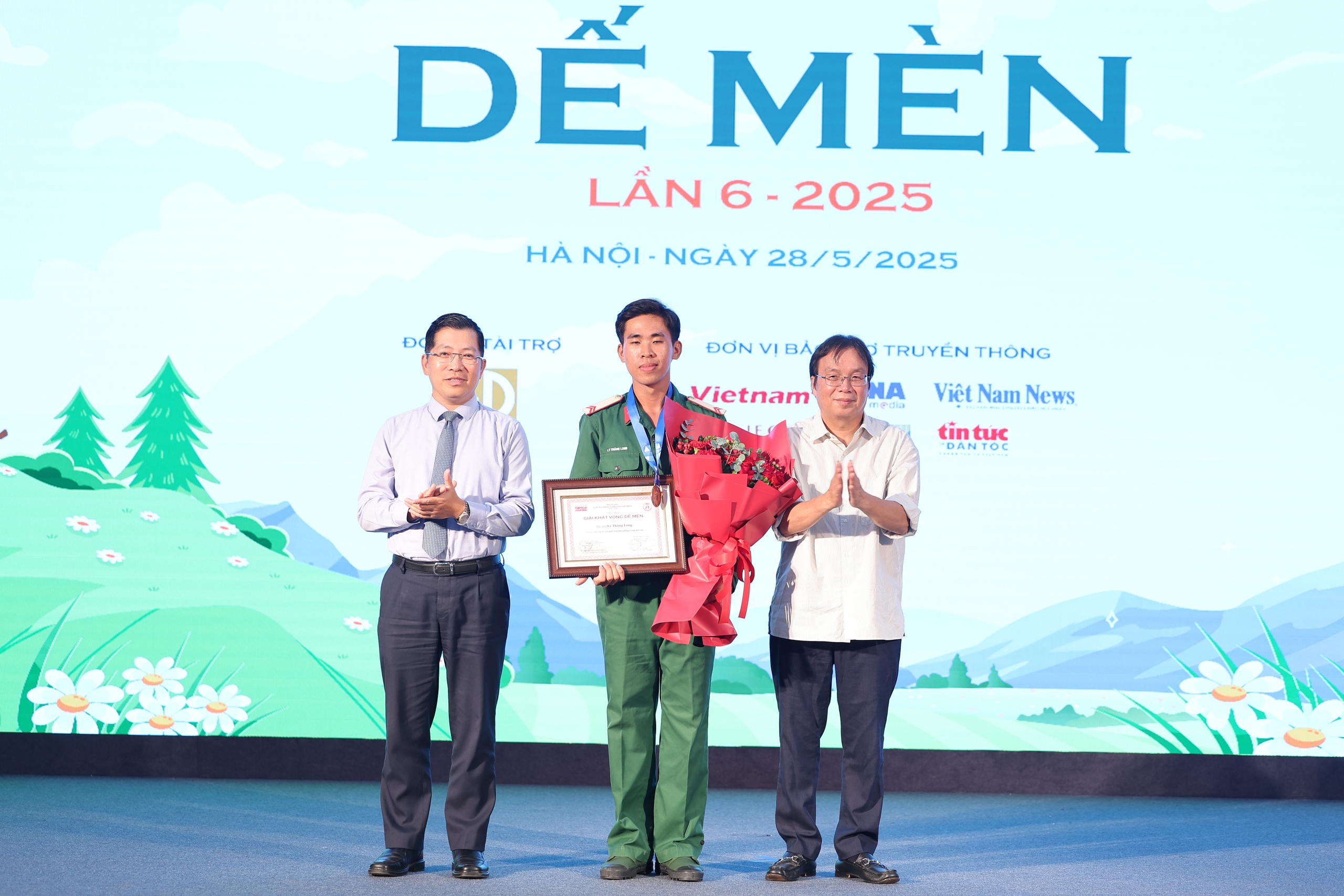 Nhạc sĩ Phạm Tuyên được trao giải Hiệp sĩ Dế Mèn - Ảnh 4. Phạm Tuyên - Ảnh 3.