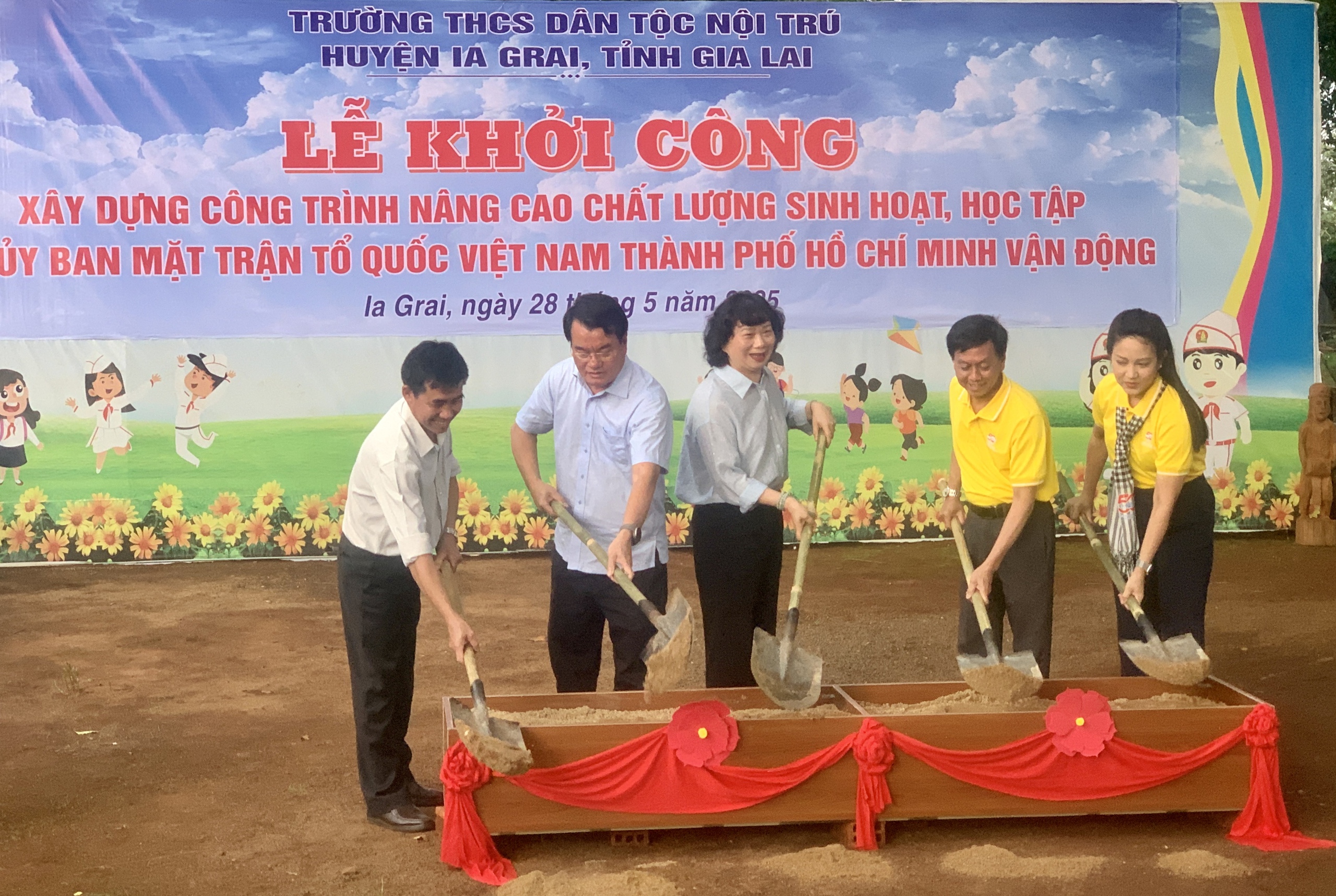 Khởi công xây dựng công trình giúp học sinh dân tộc thiểu số - Ảnh 1. dân tộc thiểu số - Ảnh 1.