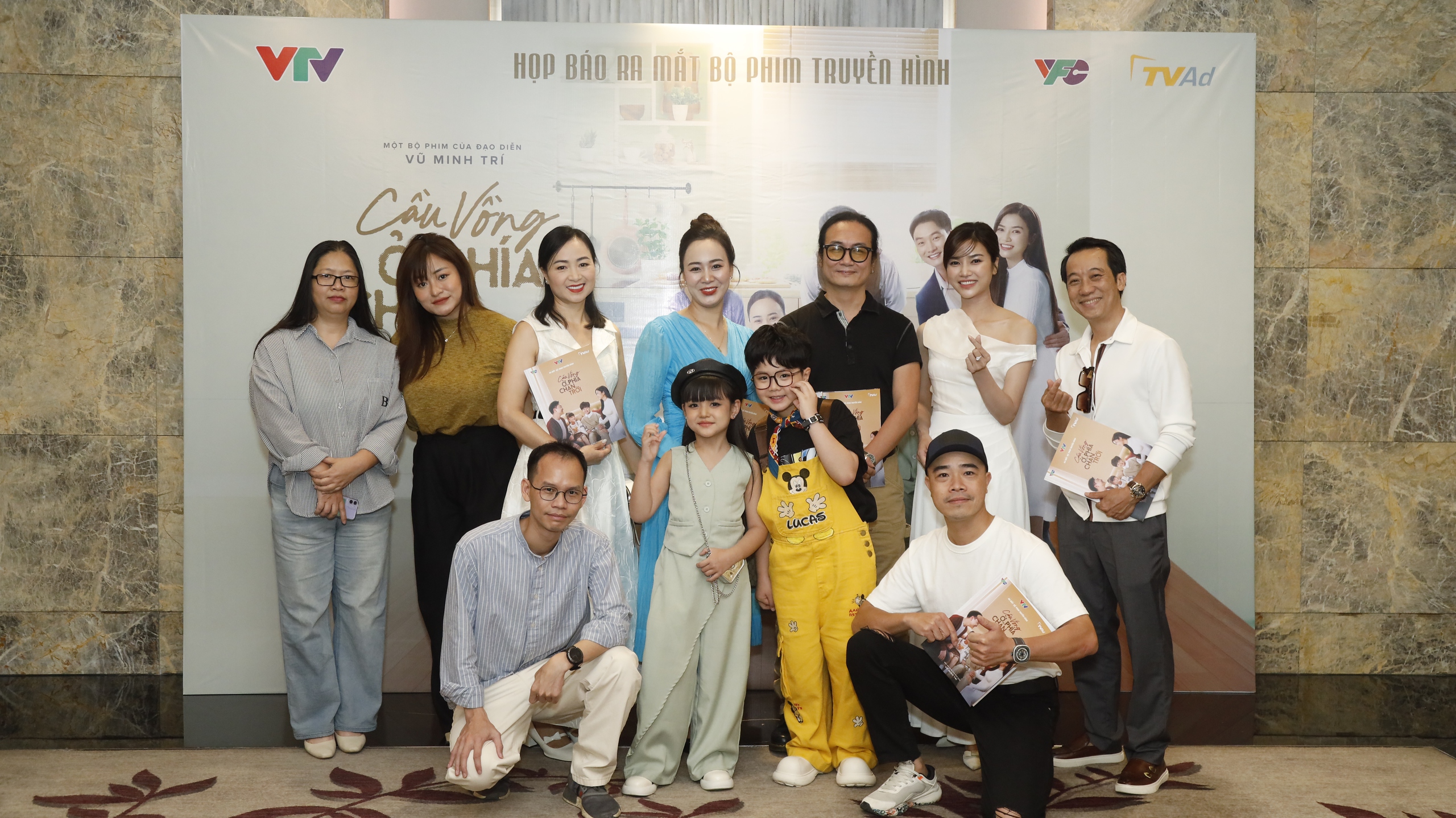 Cầu vồng ở phía chân trời - Ảnh 1.