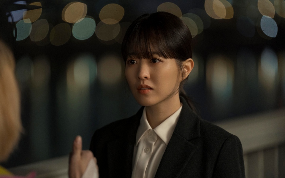 Our unwritten Seoul và những phim Hàn có diễn viên đảm nhận cùng lúc hai vai - Ảnh 2.