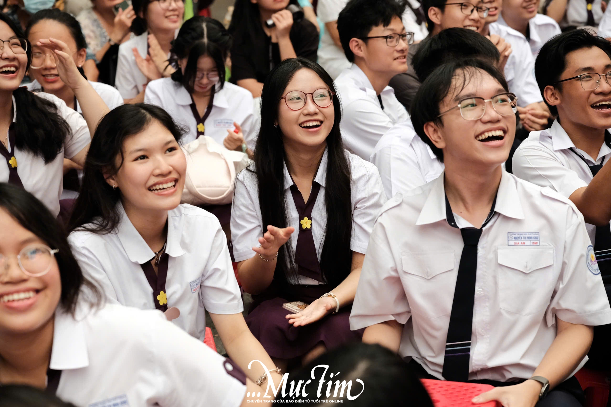 Lễ ra trường nhiều cảm xúc của 'thế hệ tiên phong' Minh Khai- Ảnh 12.
