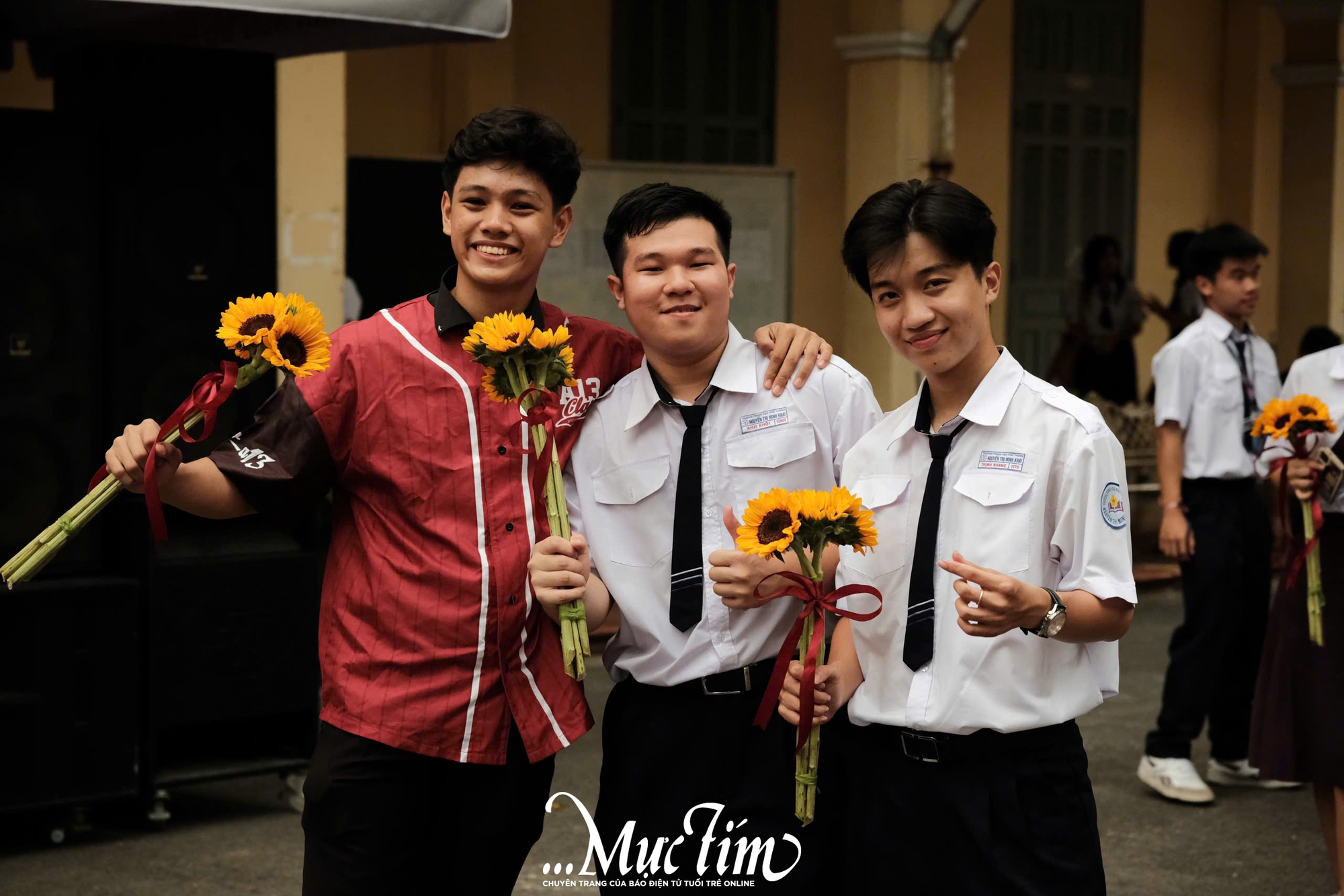 Lễ ra trường nhiều cảm xúc của 'thế hệ tiên phong' Minh Khai- Ảnh 13.