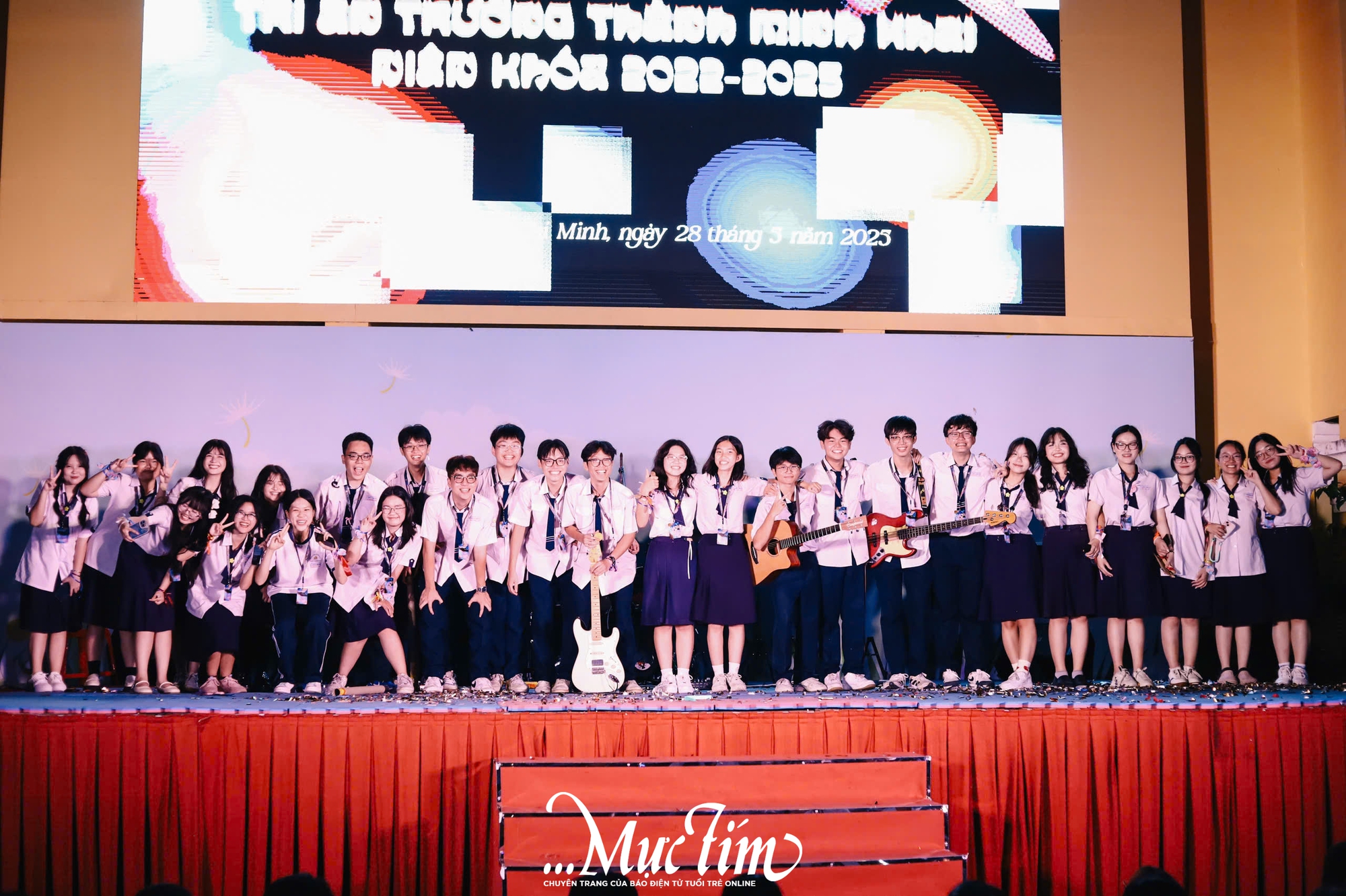 Lễ ra trường nhiều cảm xúc của 'thế hệ tiên phong' Minh Khai- Ảnh 33.