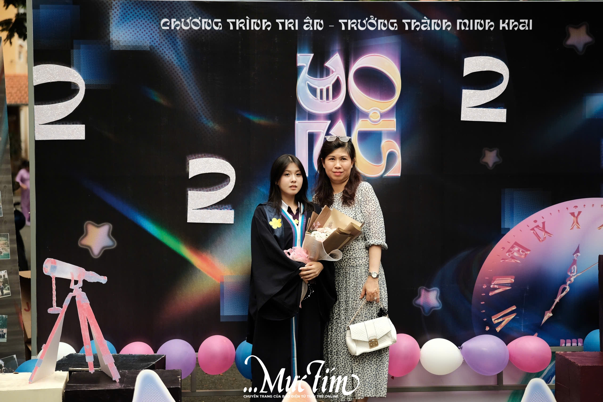 Lễ ra trường nhiều cảm xúc của 'thế hệ tiên phong' Minh Khai- Ảnh 3.