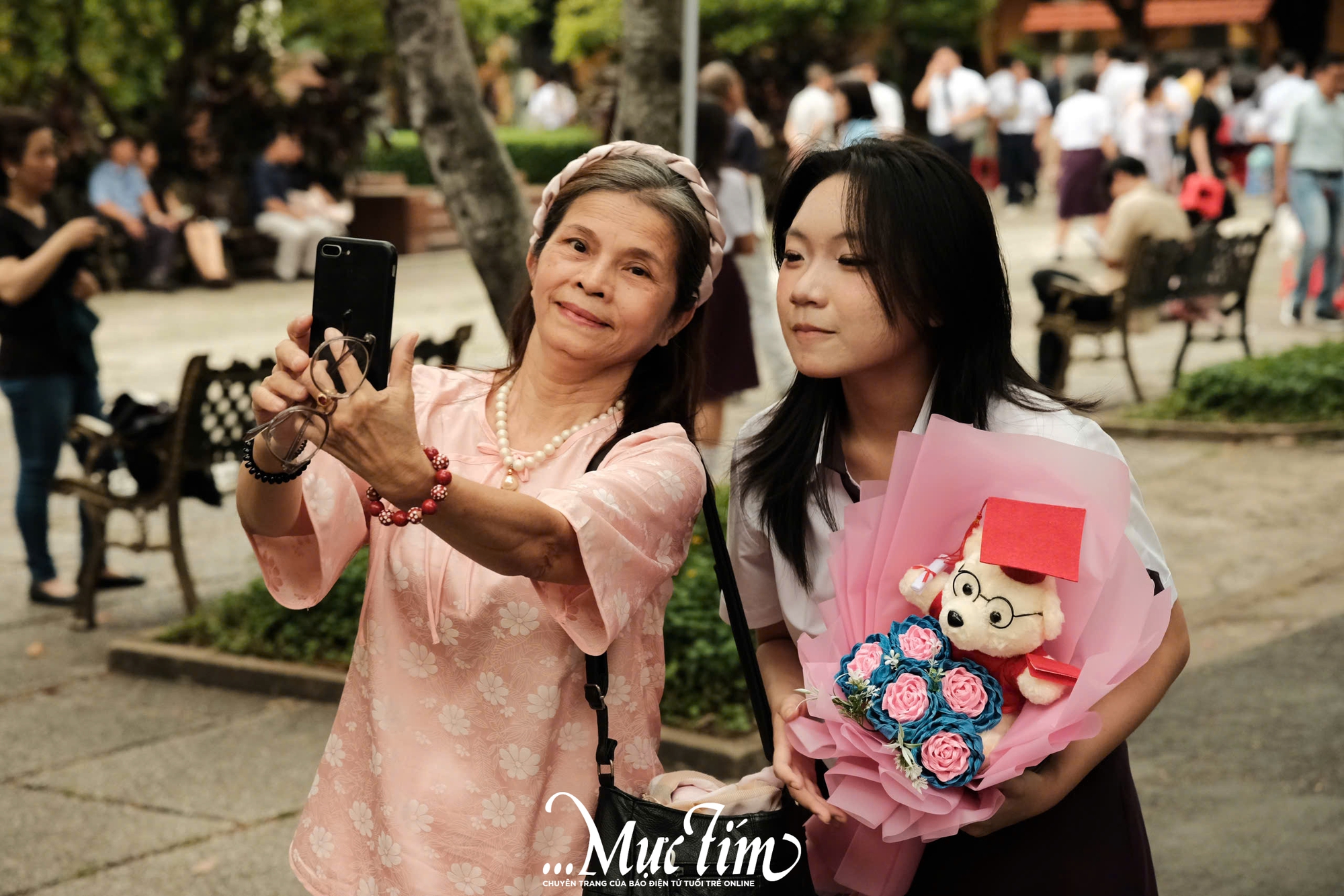 Lễ ra trường nhiều cảm xúc của 'thế hệ tiên phong' Minh Khai- Ảnh 5.