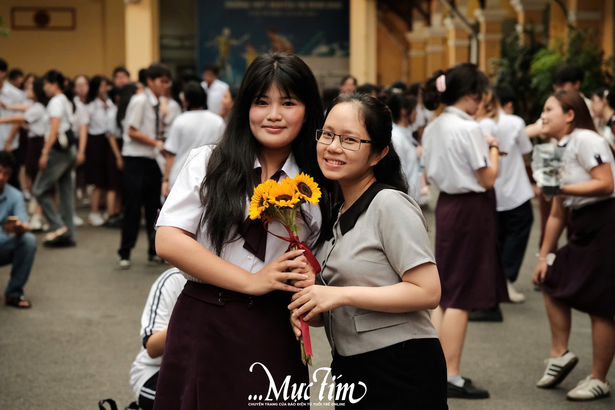 Lễ ra trường nhiều cảm xúc của 'thế hệ tiên phong' Minh Khai- Ảnh 16.