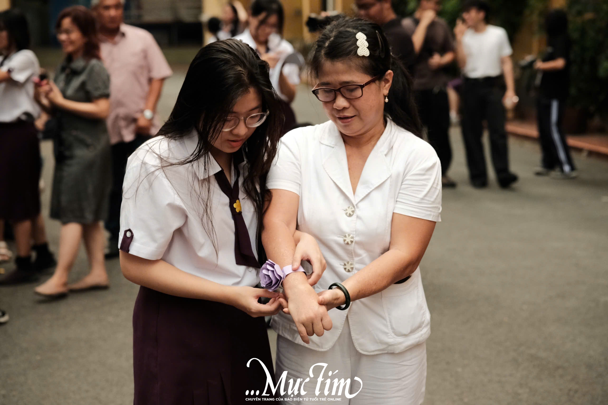 Lễ ra trường nhiều cảm xúc của 'thế hệ tiên phong' Minh Khai- Ảnh 19.