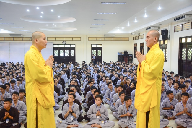 Khóa tu mùa hè để ‘góp phần làm đẹp nền đạo đức xã hội’ - Ảnh 1. Khóa tu mùa hè ‘góp phần làm đẹp nền đạo đức xã hội’ - Ảnh 1.