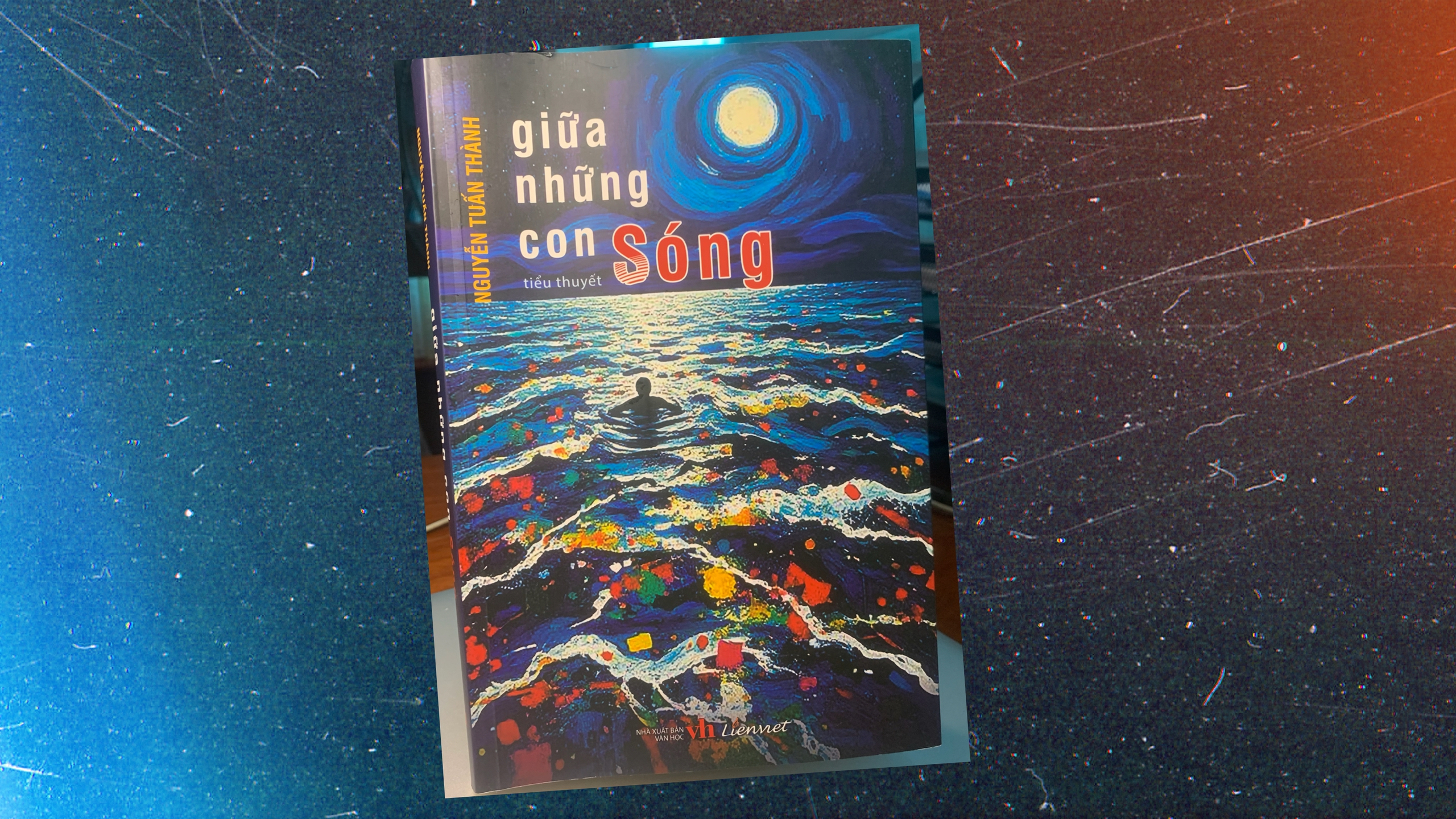 Chất keo làm nên Giữa những con sóng - Ảnh 1.