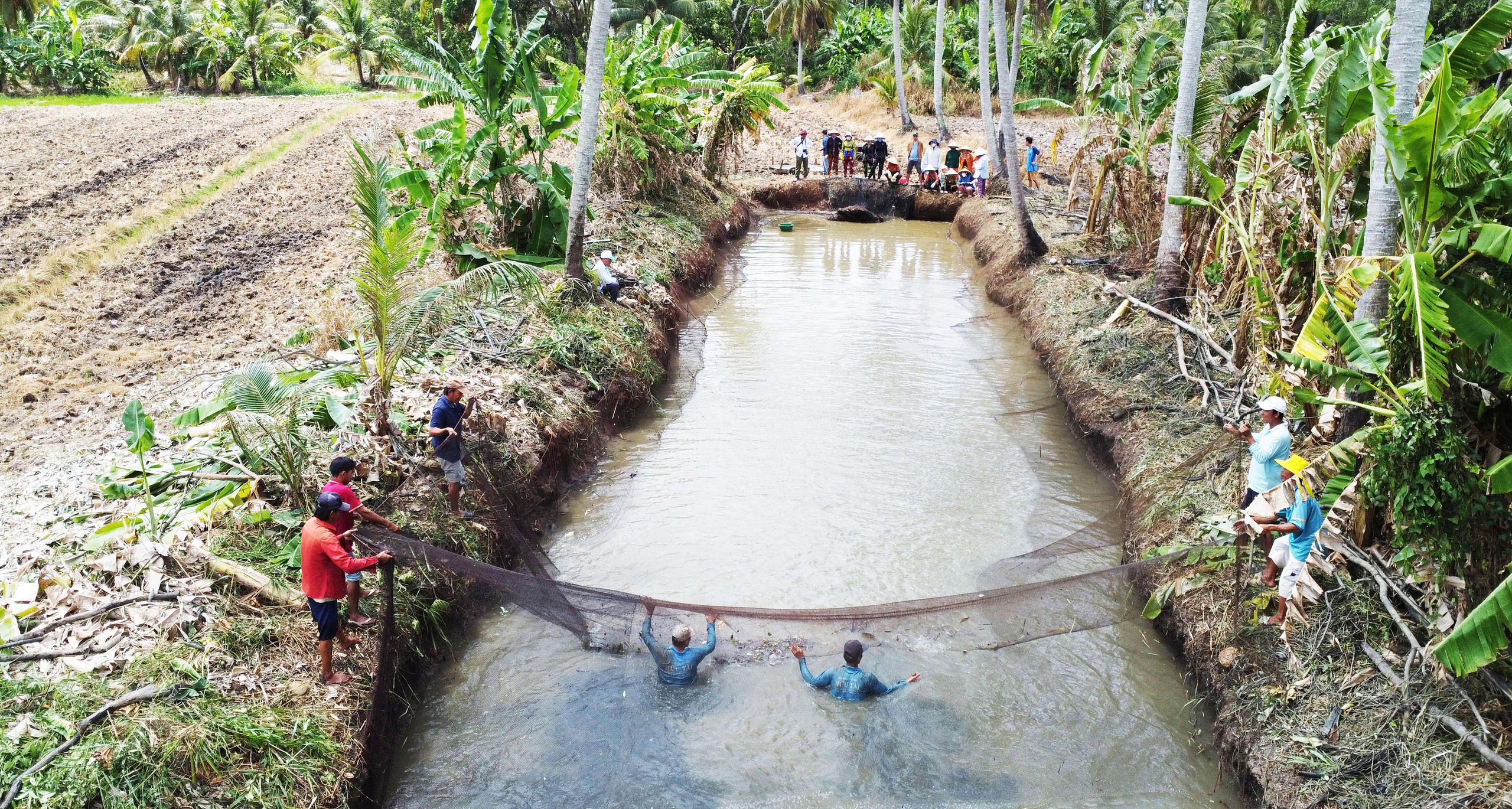 فصل عکاسی از برکهها در سرزمین عمو با فی - عکس ۱. chụp đìa - Ảnh 1.